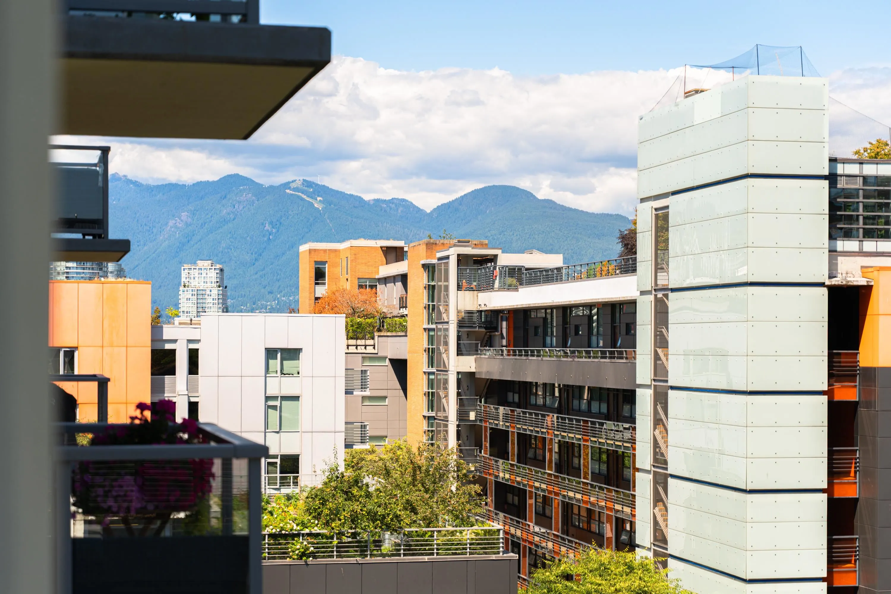 902 138 W 1st Avenue