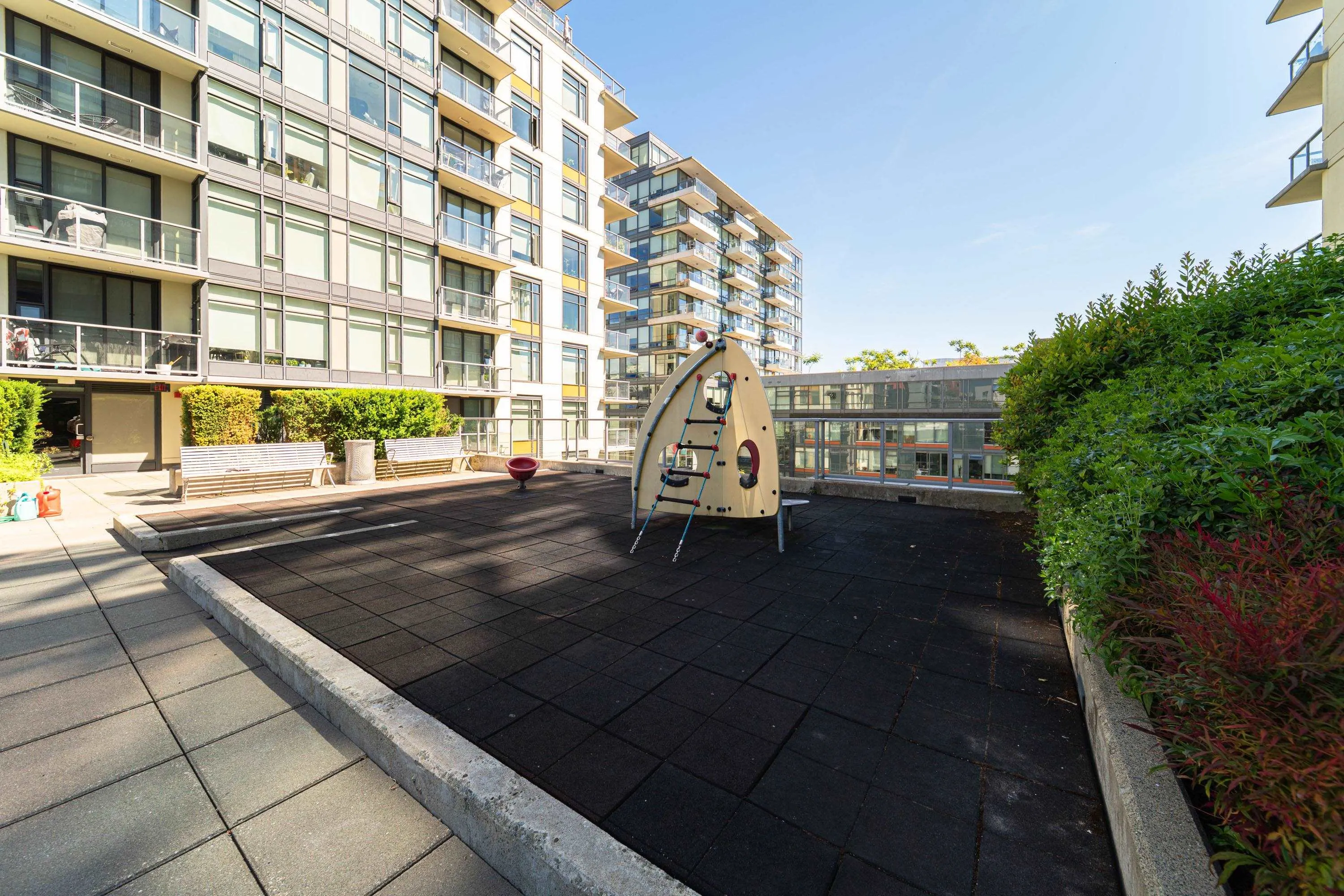 902 138 W 1st Avenue