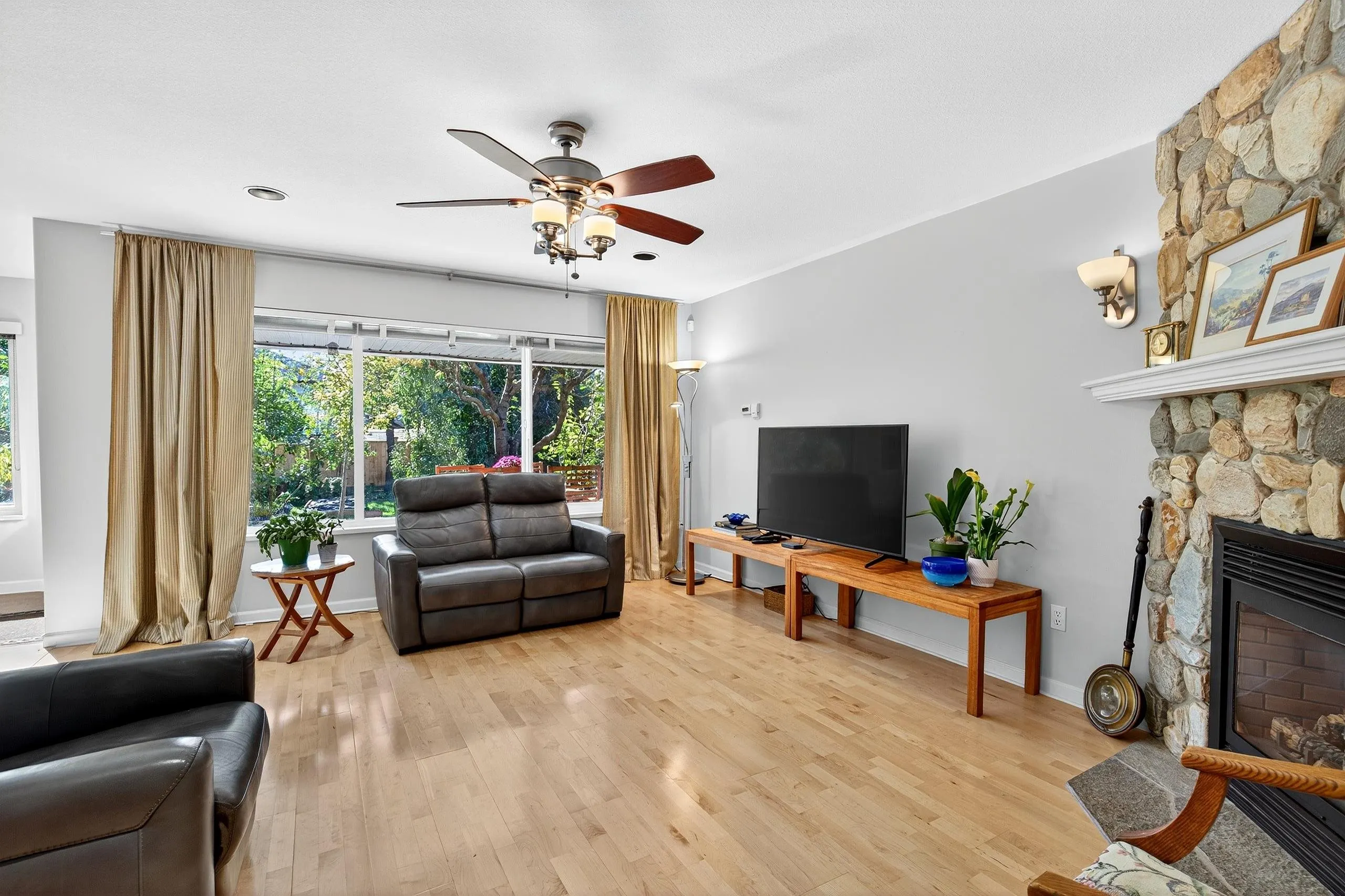 27012 25 Avenue