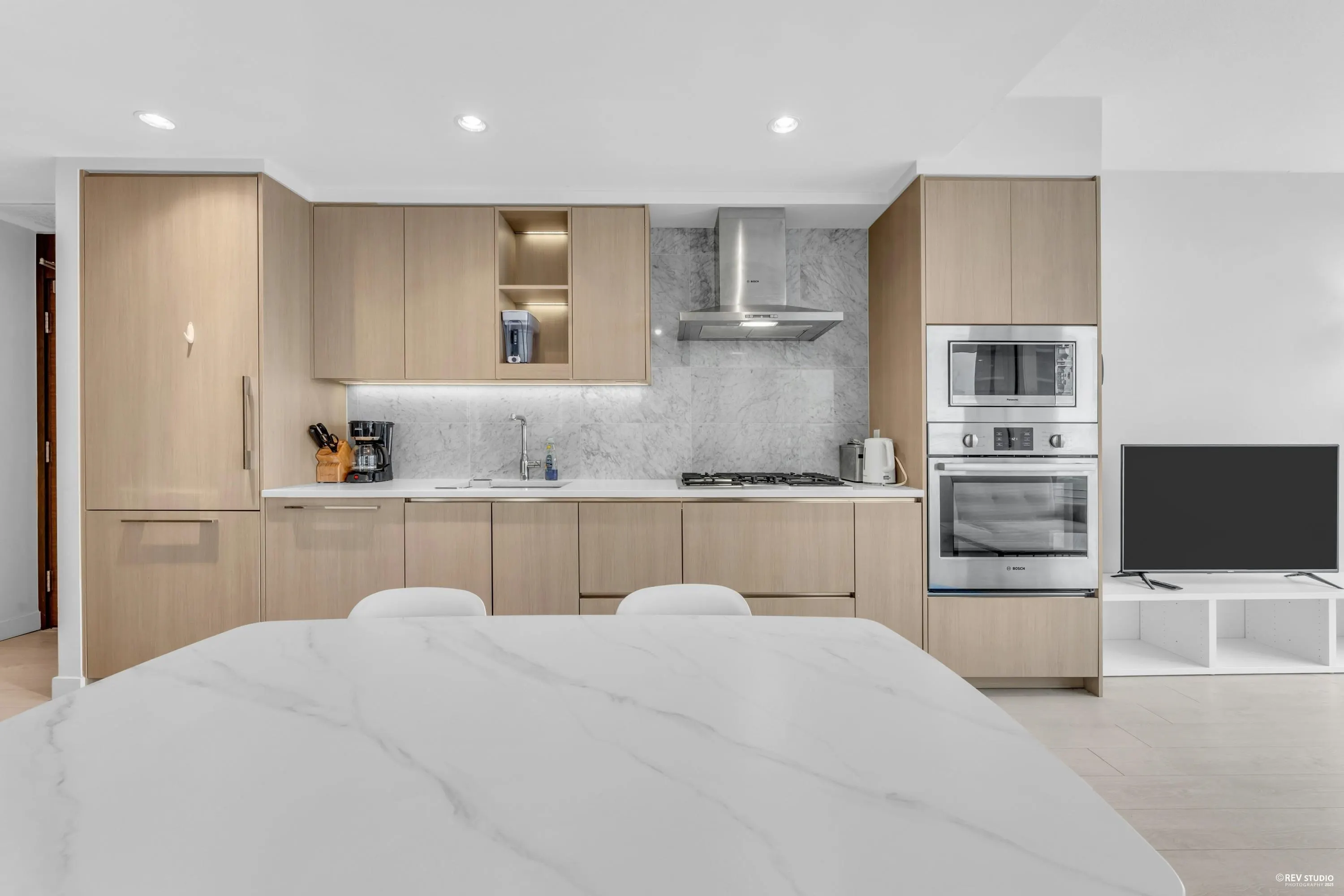 2402 4730 Lougheed Highway