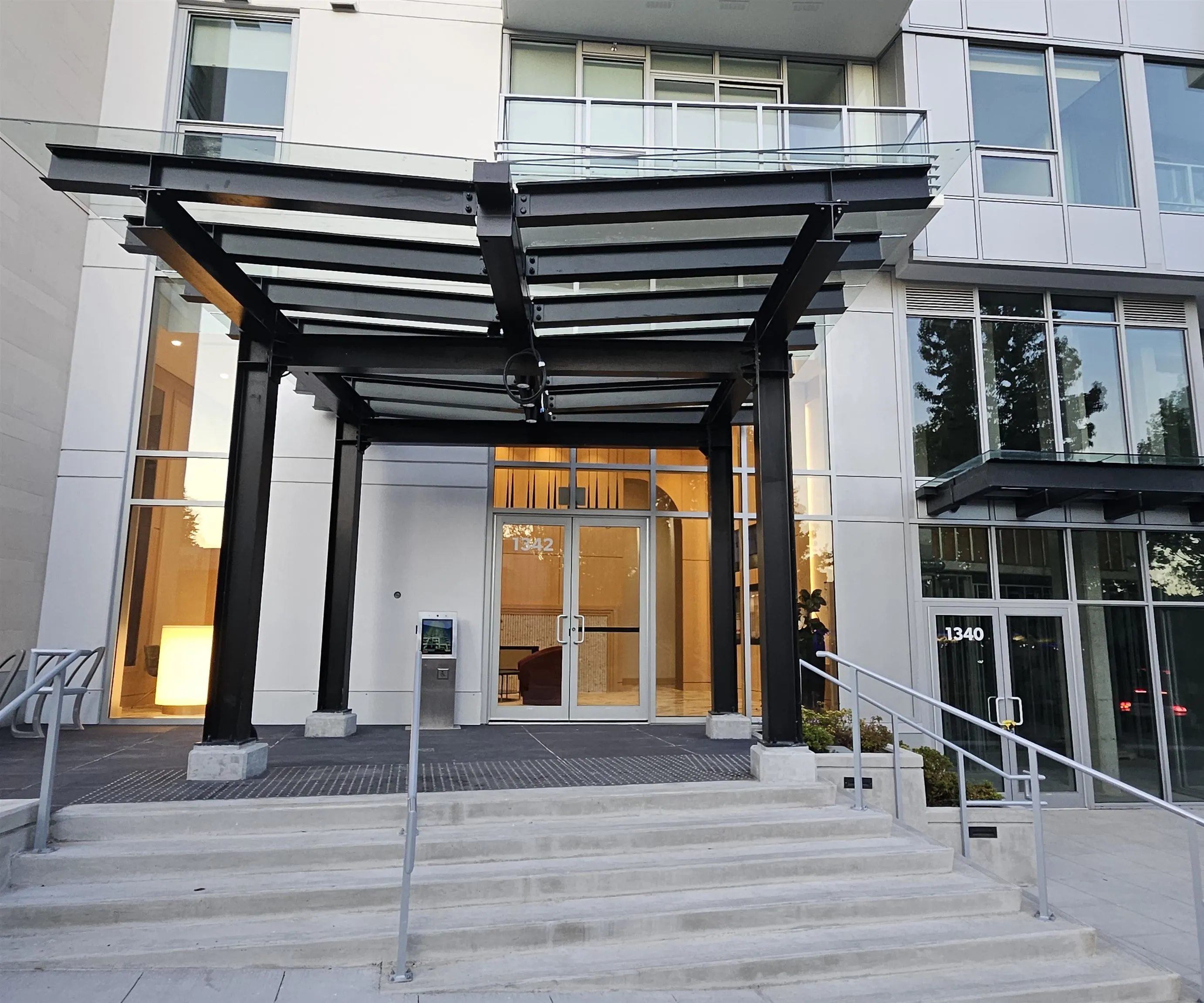 403 1342 Johnston Road