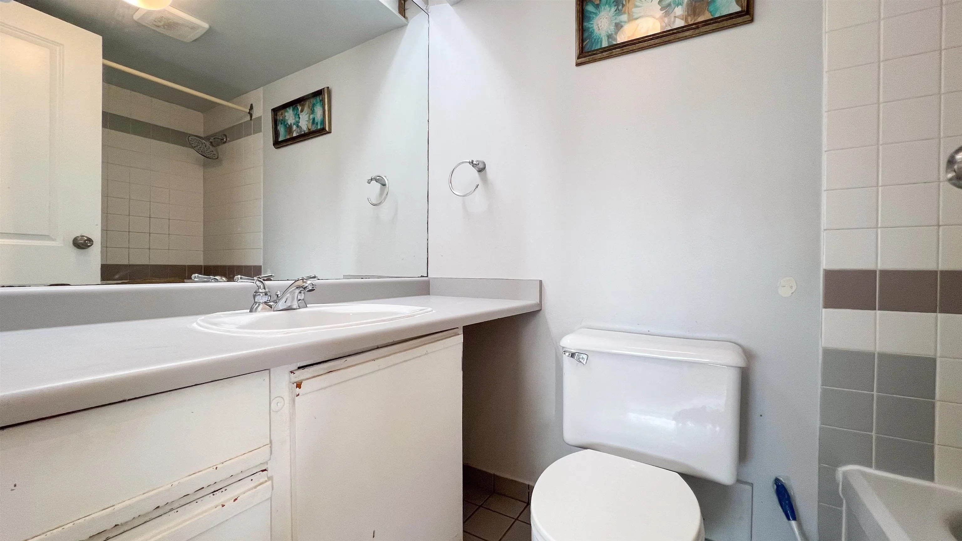 207 1026 Queens Avenue