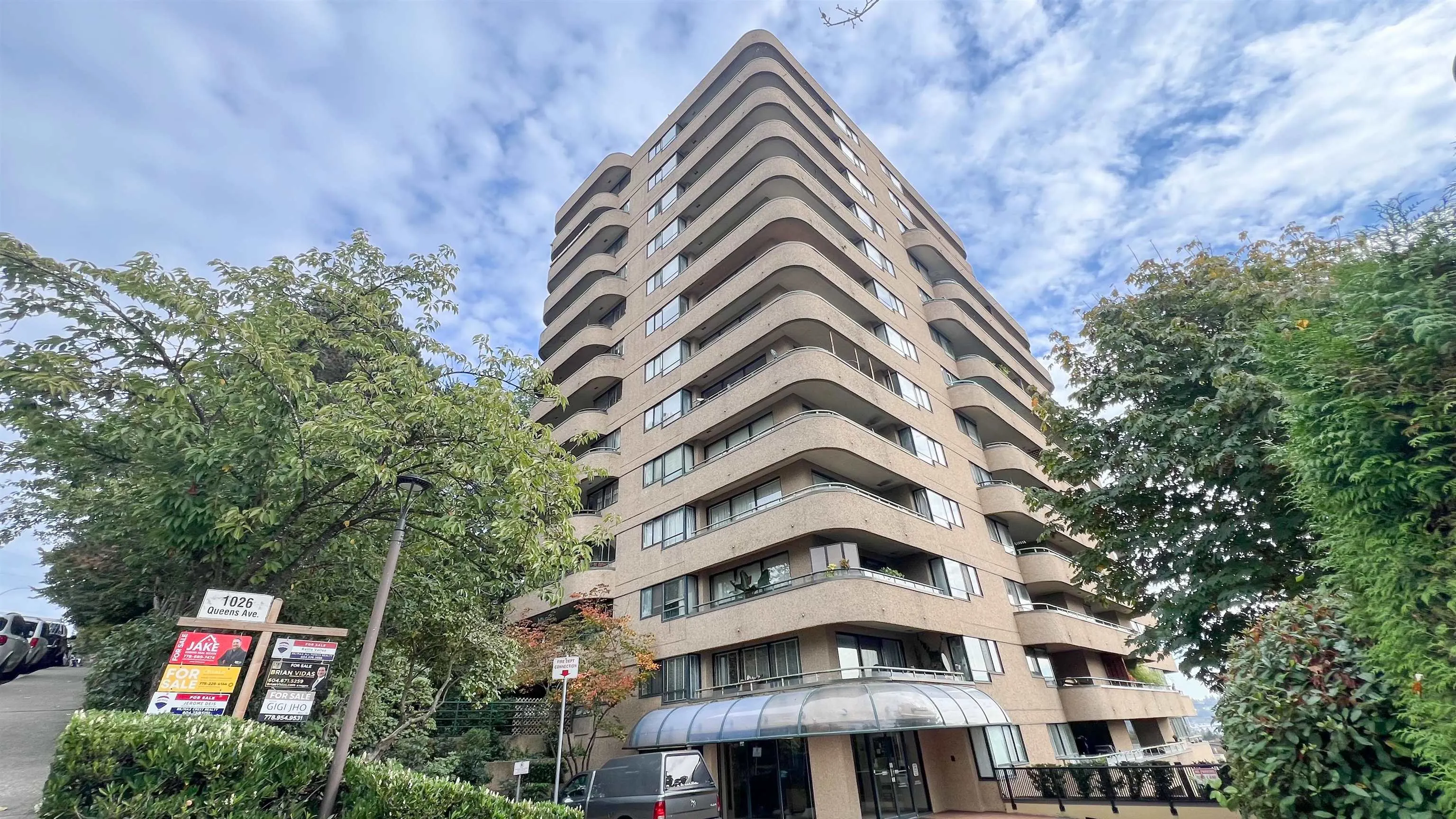 207 1026 Queens Avenue
