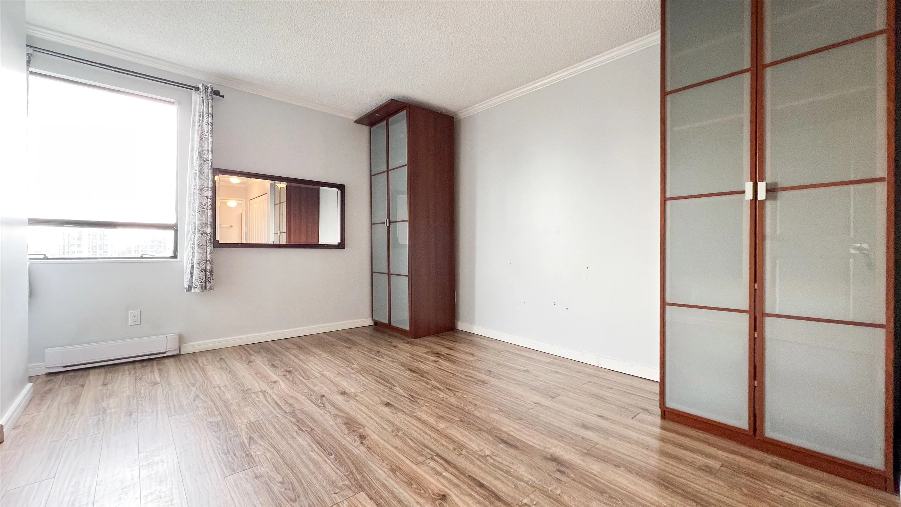 207 1026 Queens Avenue