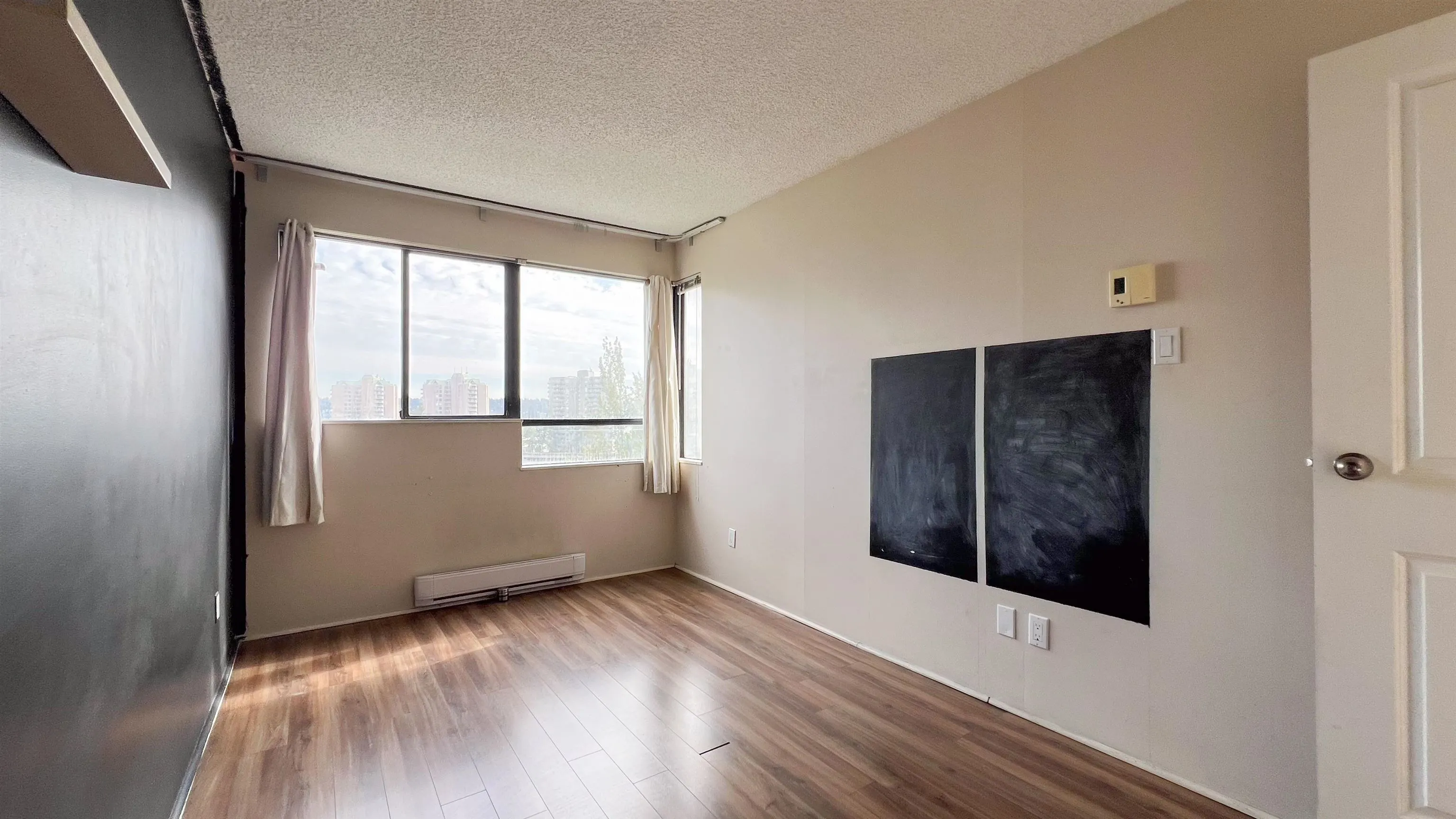 207 1026 Queens Avenue