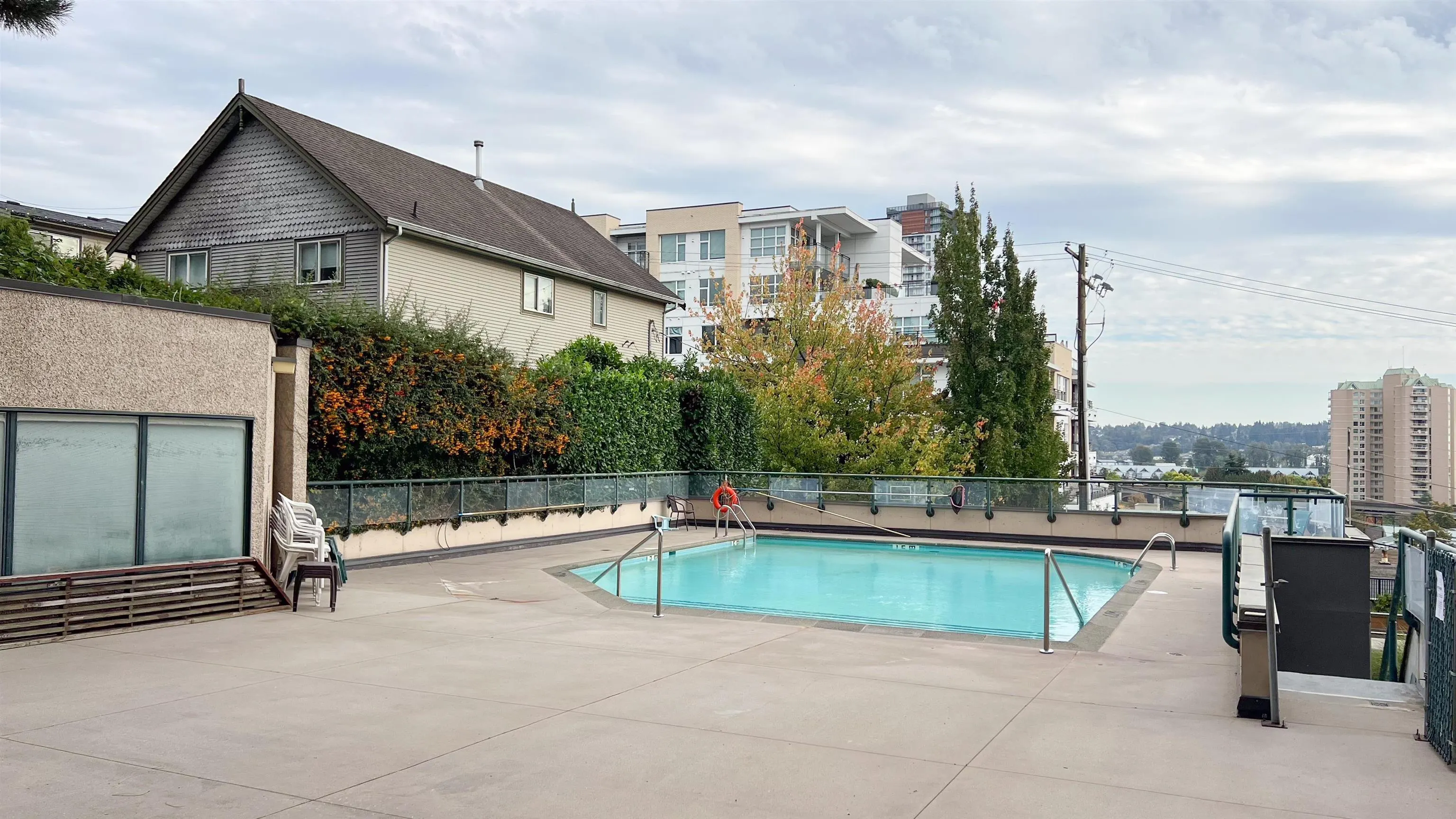 207 1026 Queens Avenue