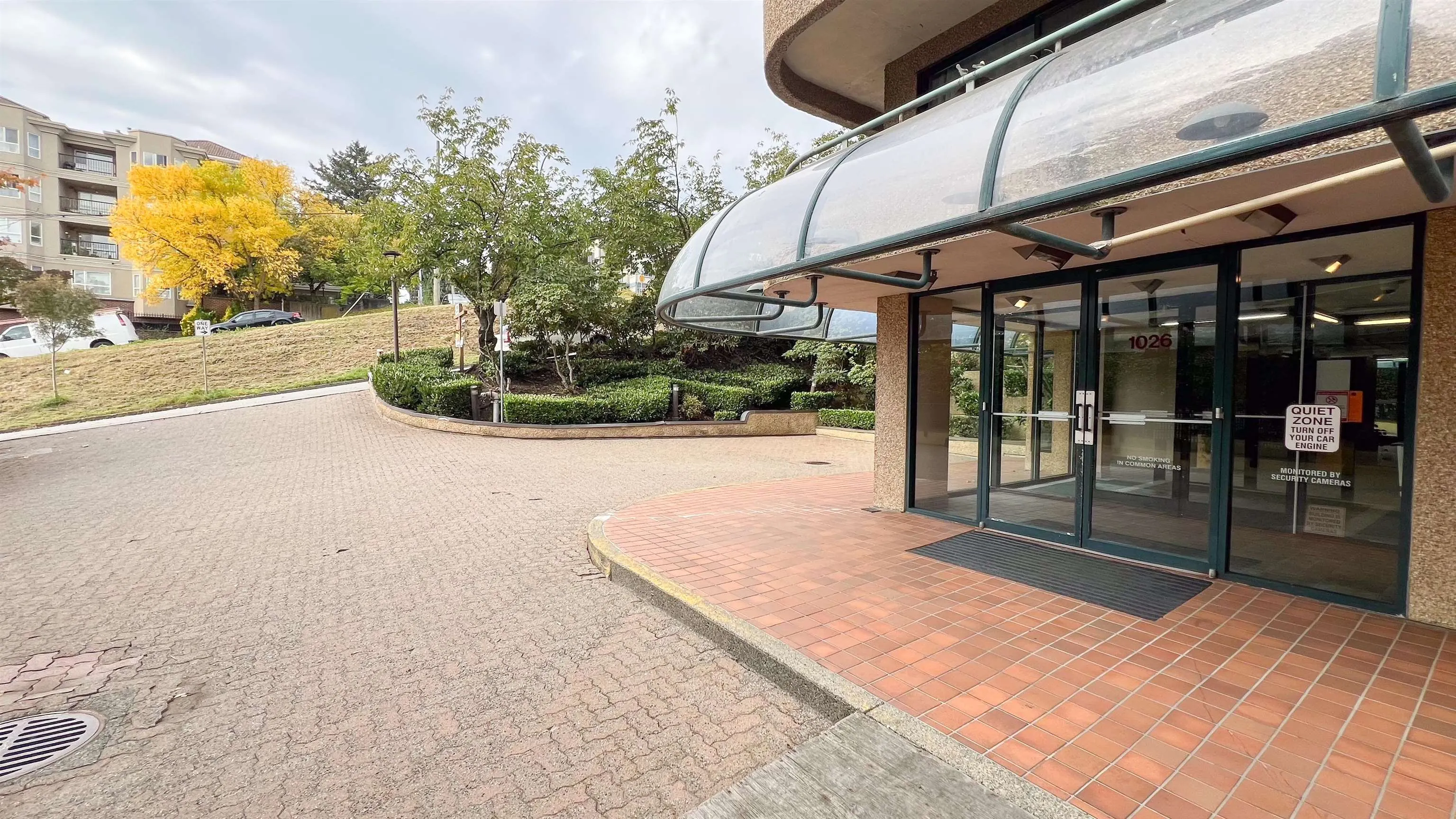 207 1026 Queens Avenue