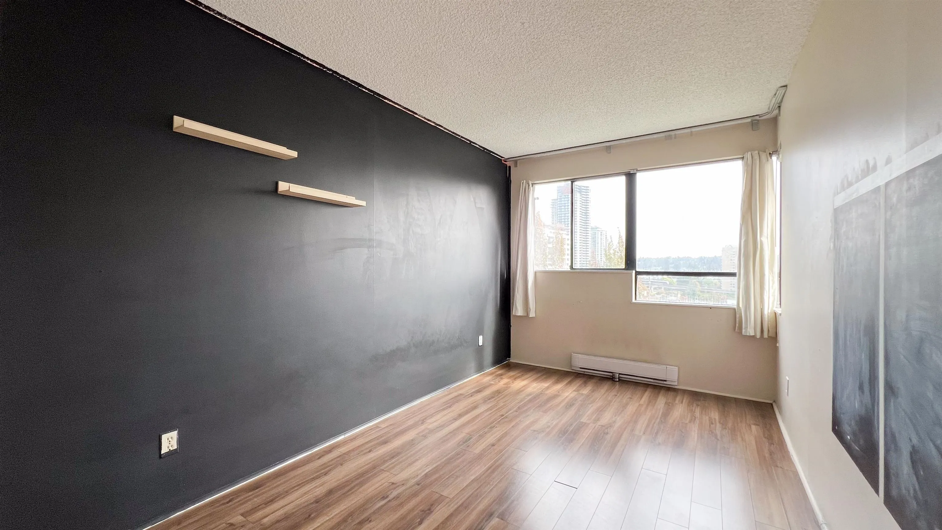 207 1026 Queens Avenue