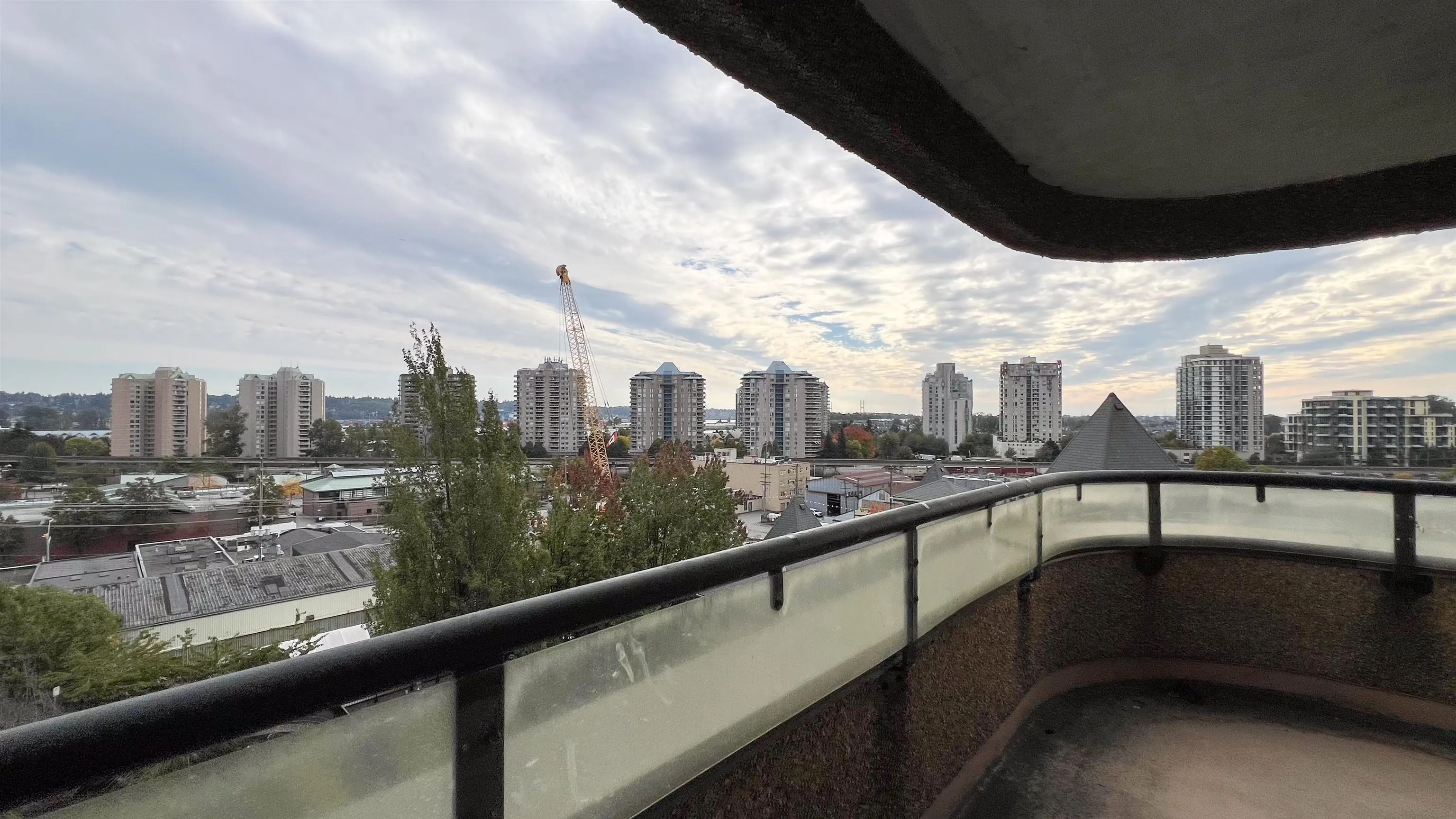 207 1026 Queens Avenue