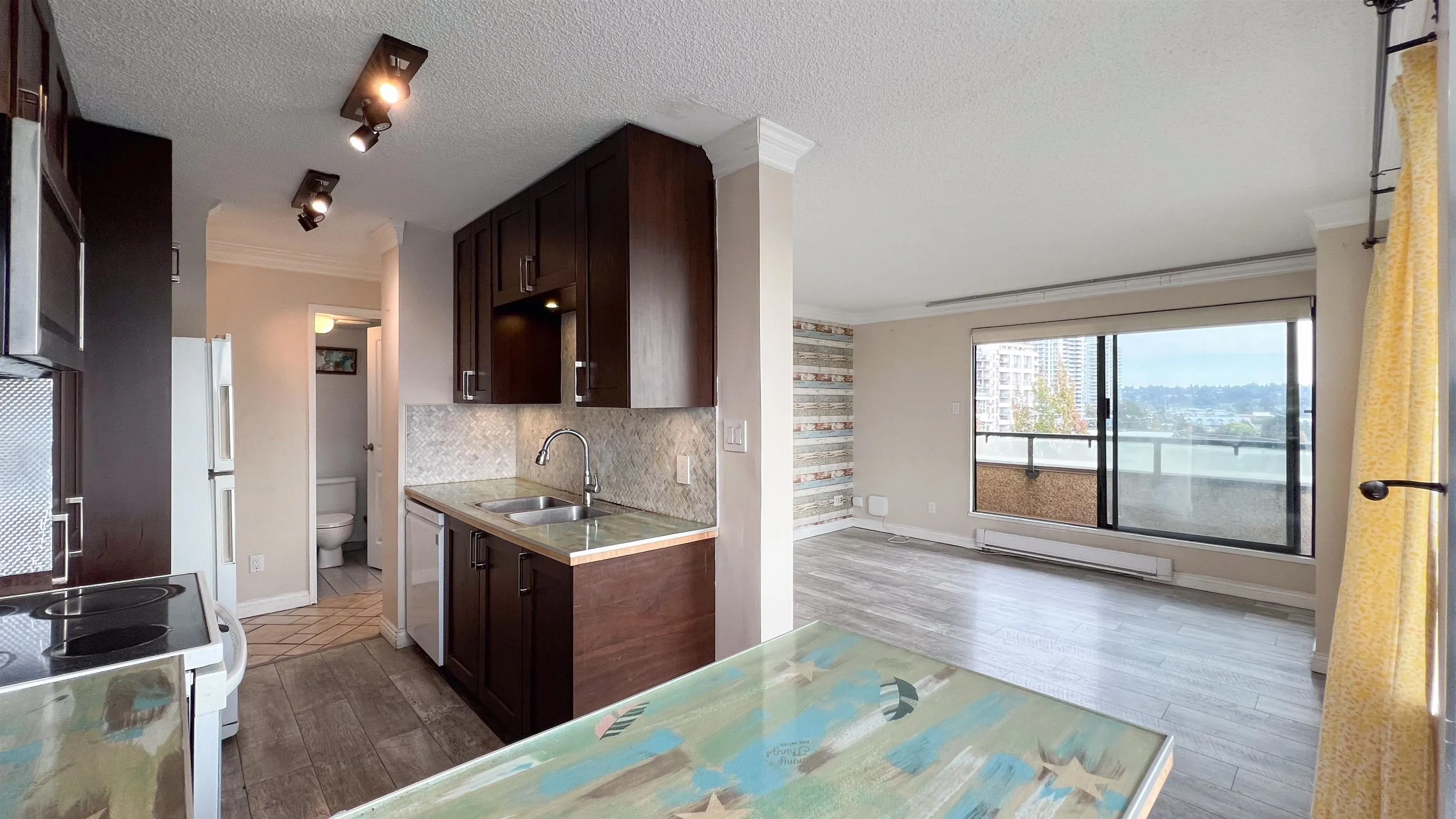 207 1026 Queens Avenue