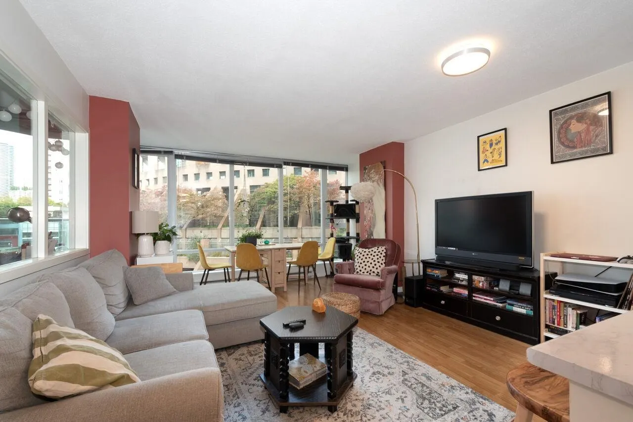 805 788 Hamilton Street