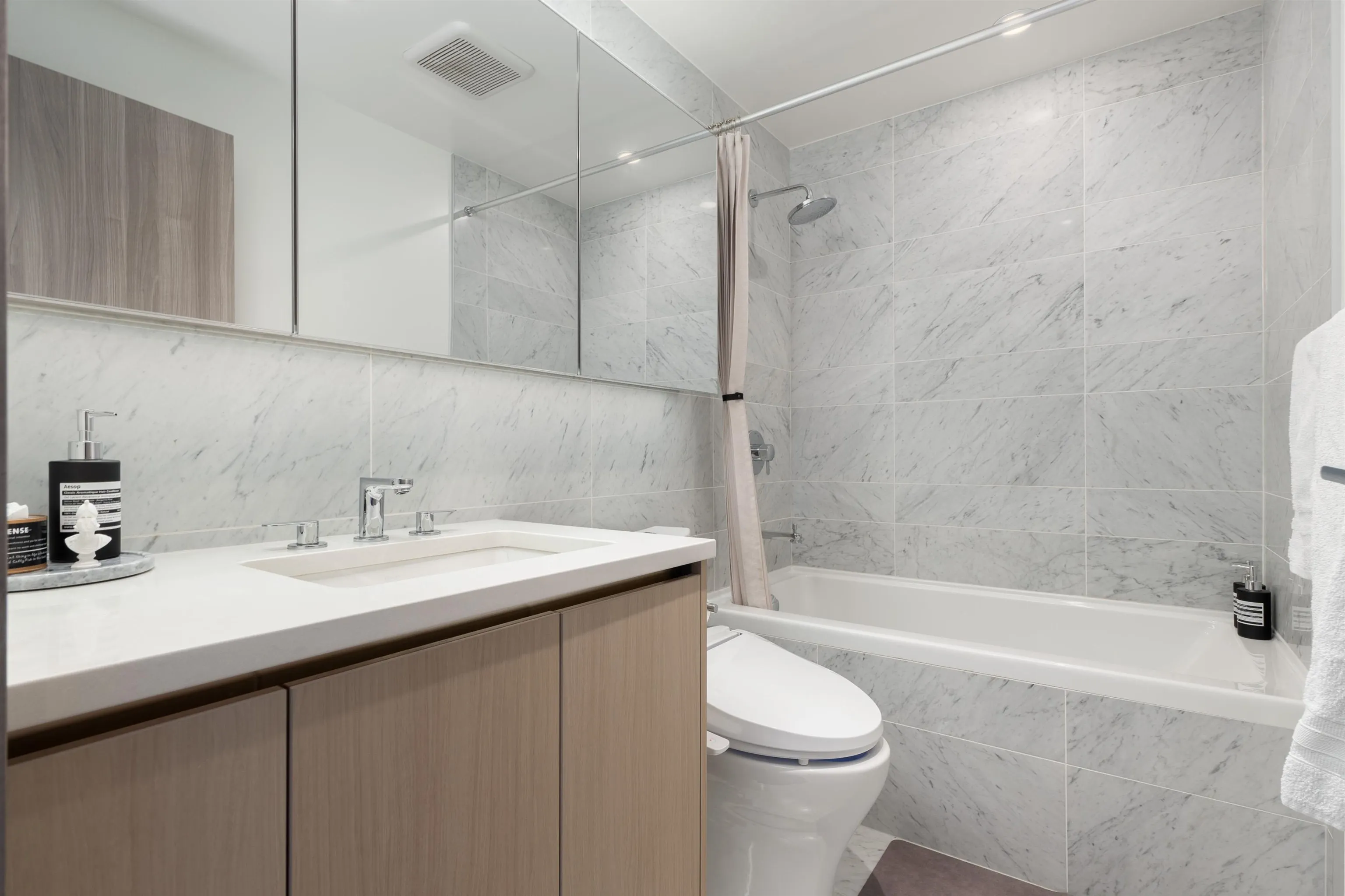 2203 4720 Lougheed Highway