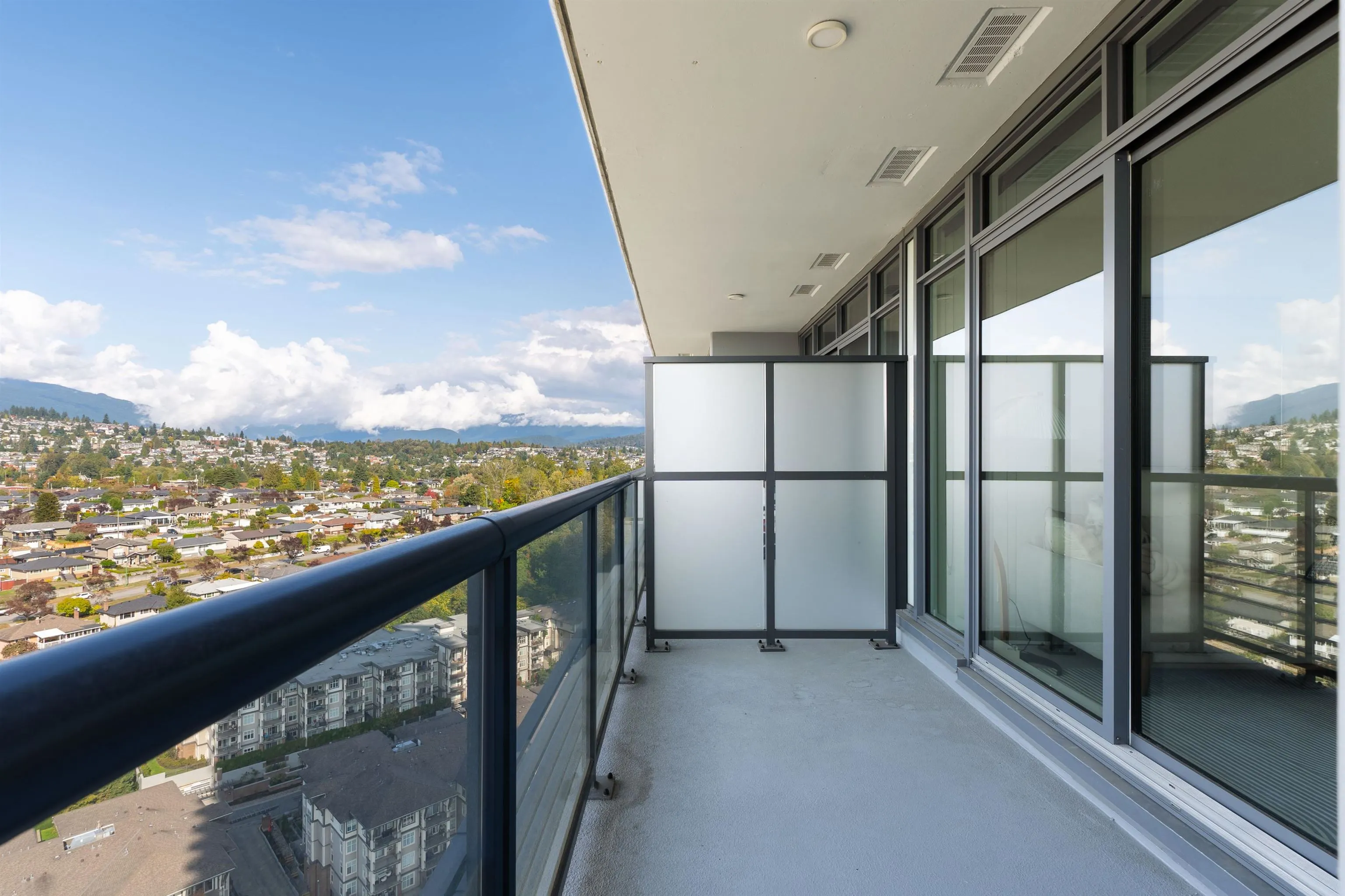 2203 4720 Lougheed Highway