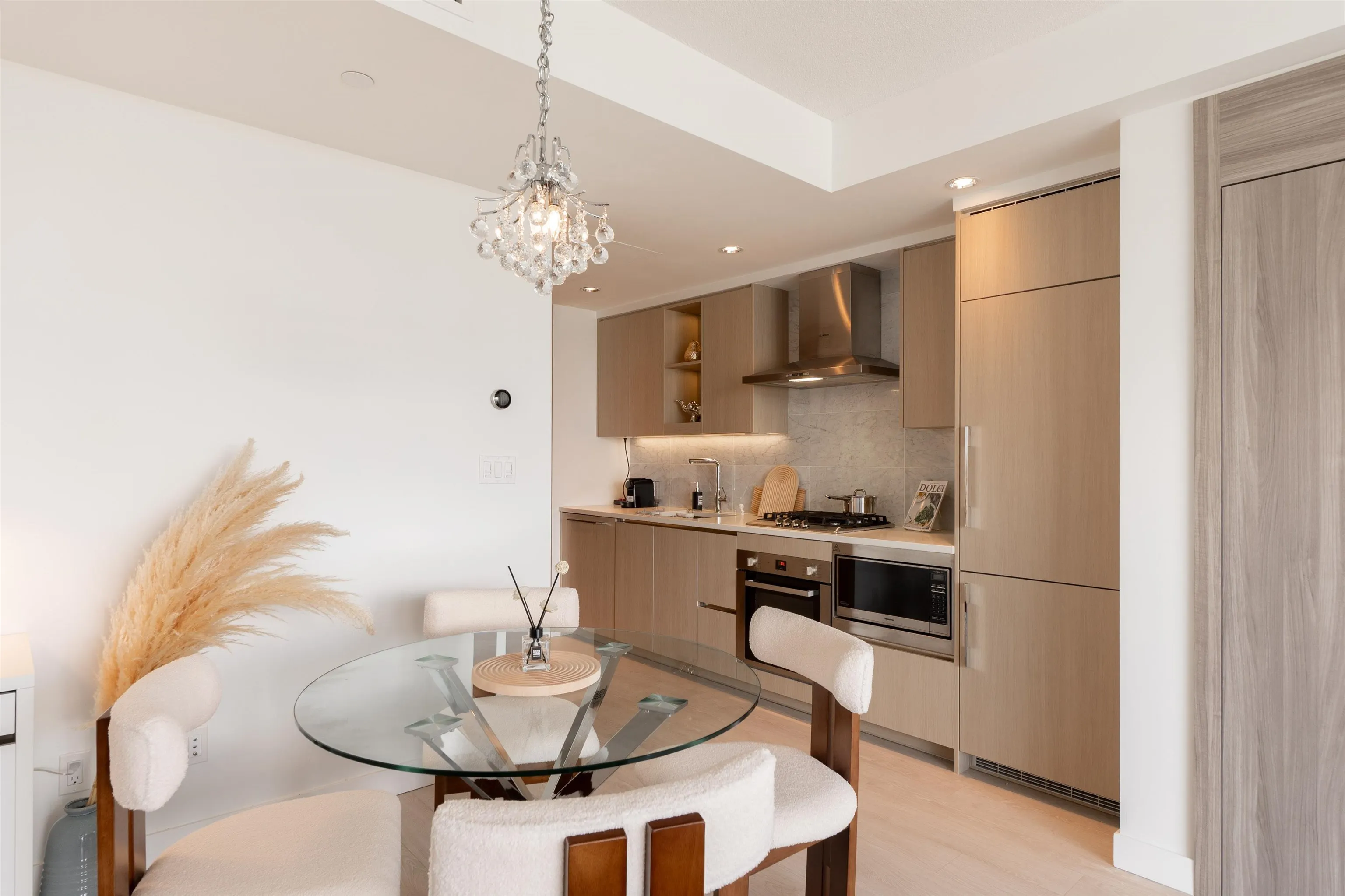 2203 4720 Lougheed Highway