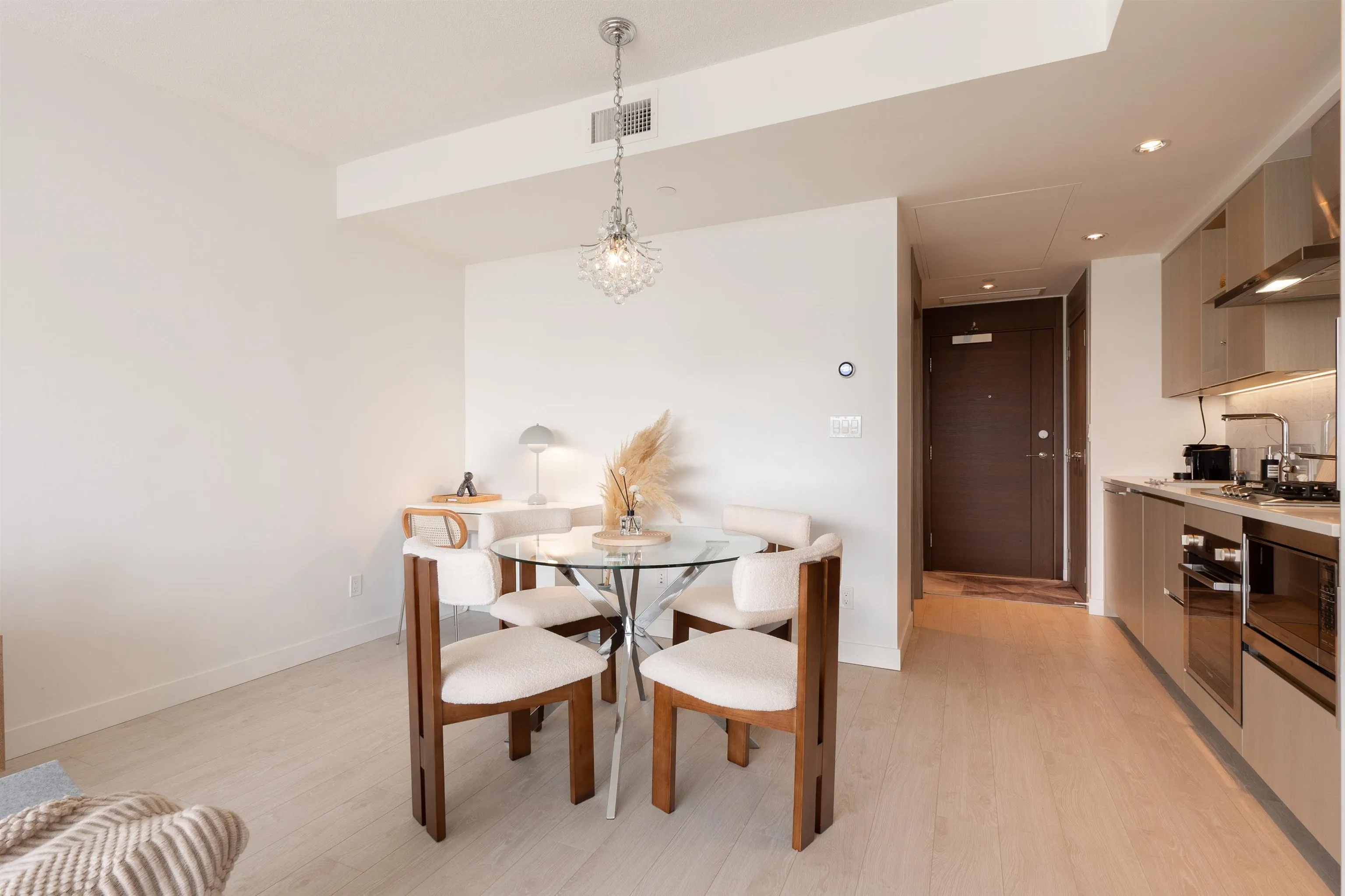 2203 4720 Lougheed Highway