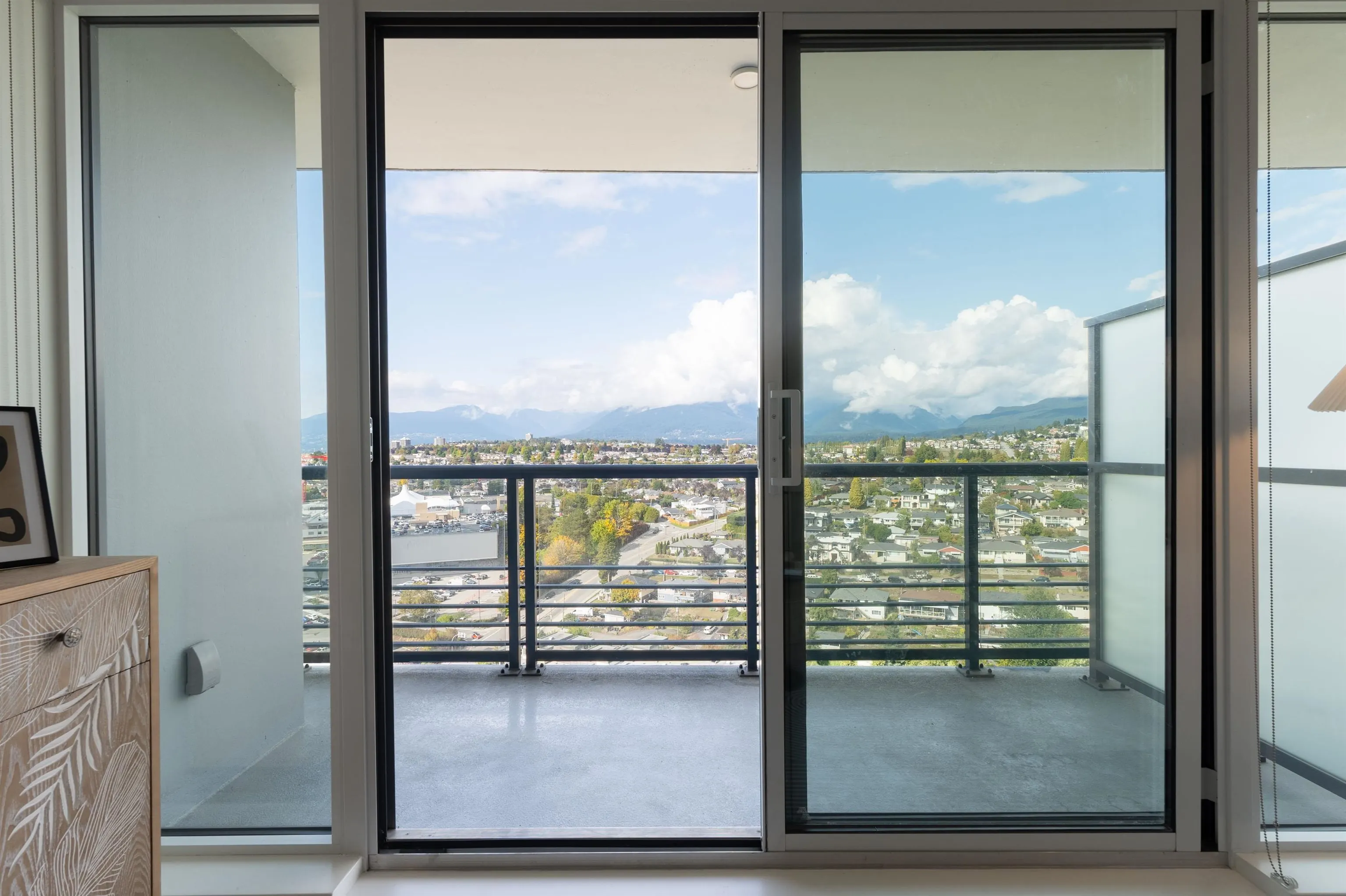 2203 4720 Lougheed Highway