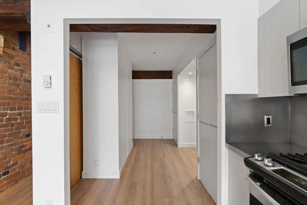 308 1072 Hamilton Street