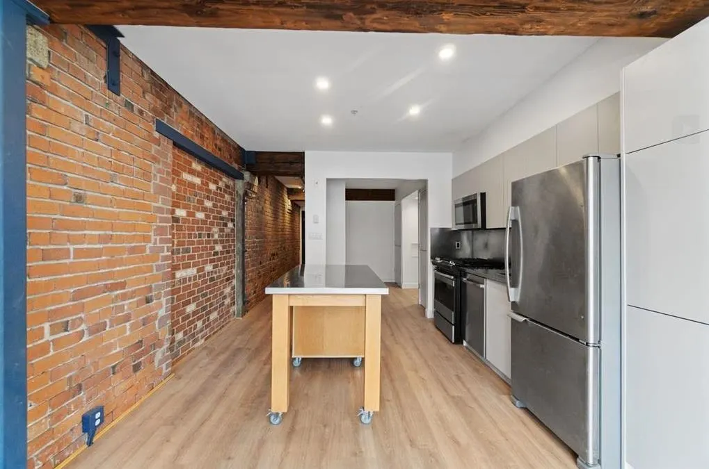 308 1072 Hamilton Street