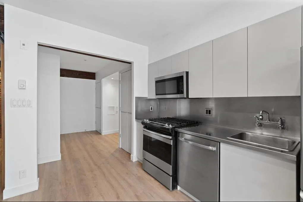 308 1072 Hamilton Street