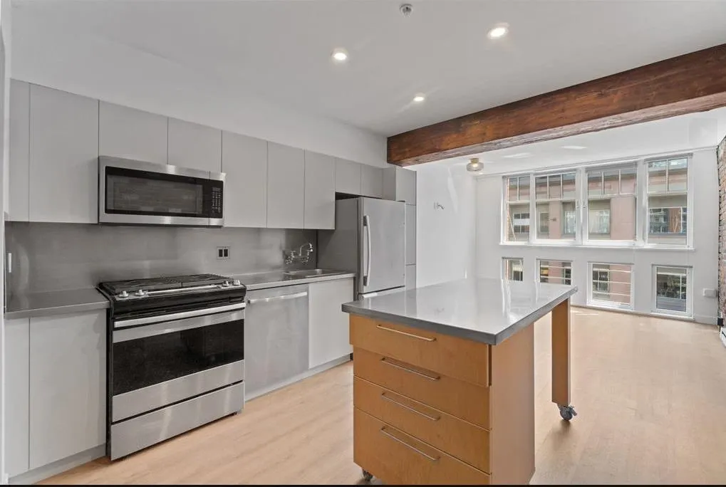 308 1072 Hamilton Street