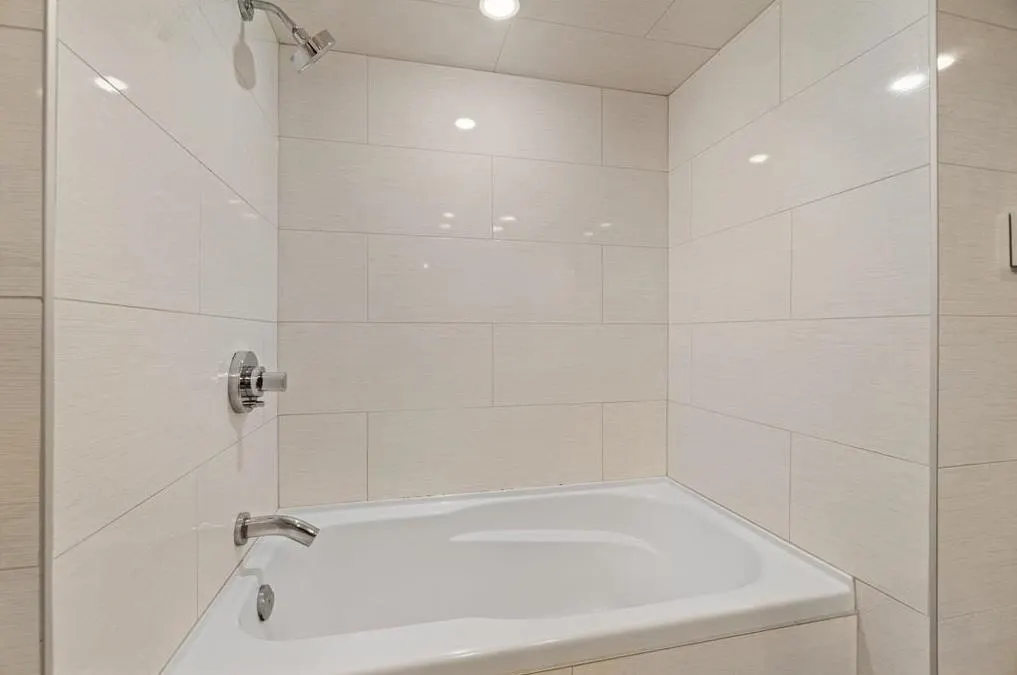 308 1072 Hamilton Street