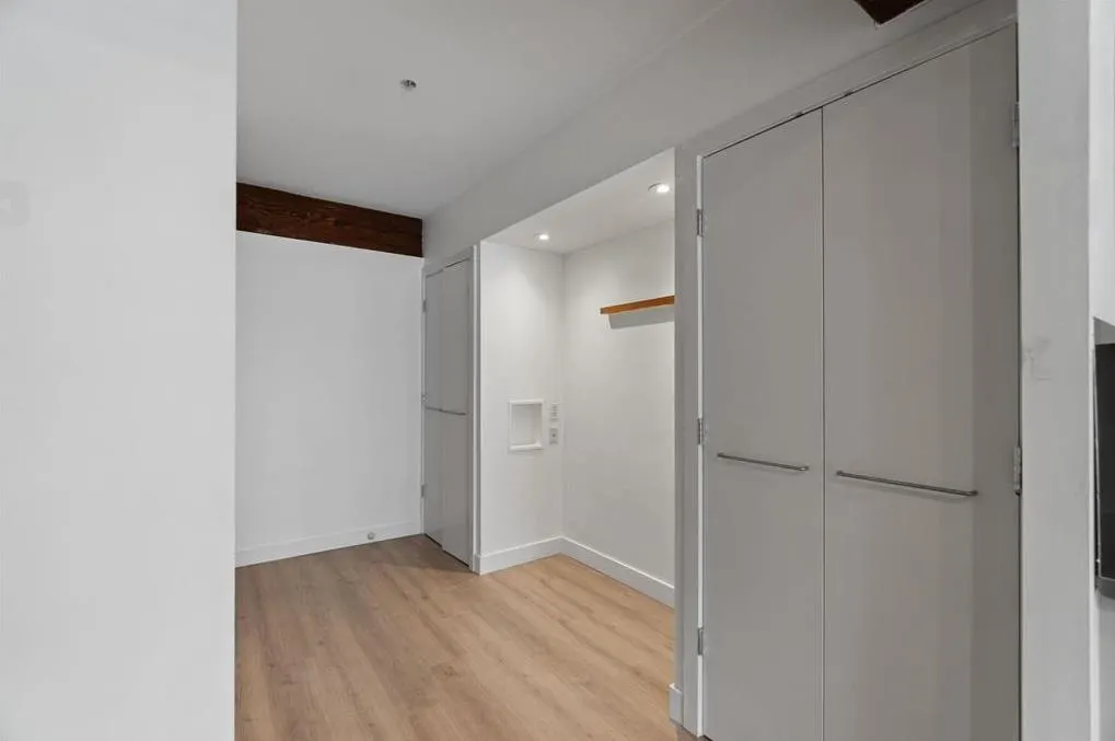 308 1072 Hamilton Street