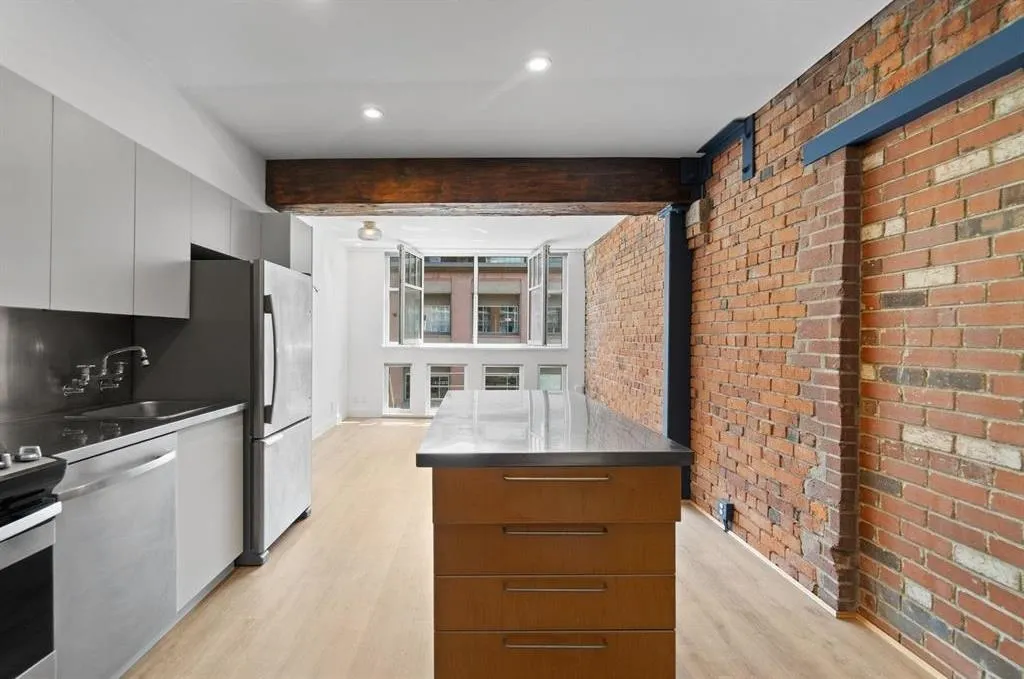 308 1072 Hamilton Street