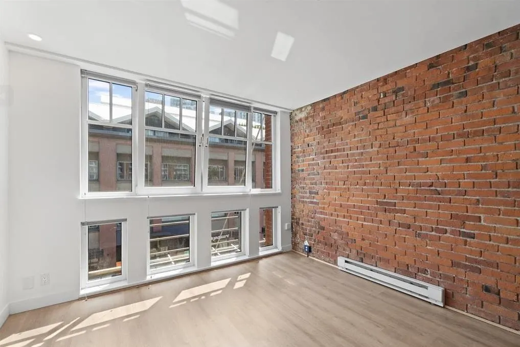 308 1072 Hamilton Street