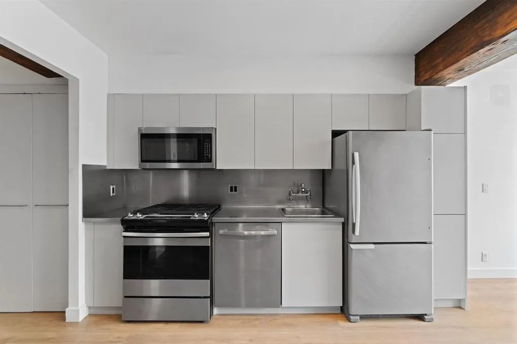 308 1072 Hamilton Street