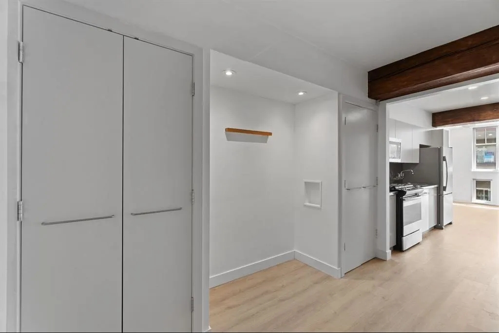 308 1072 Hamilton Street