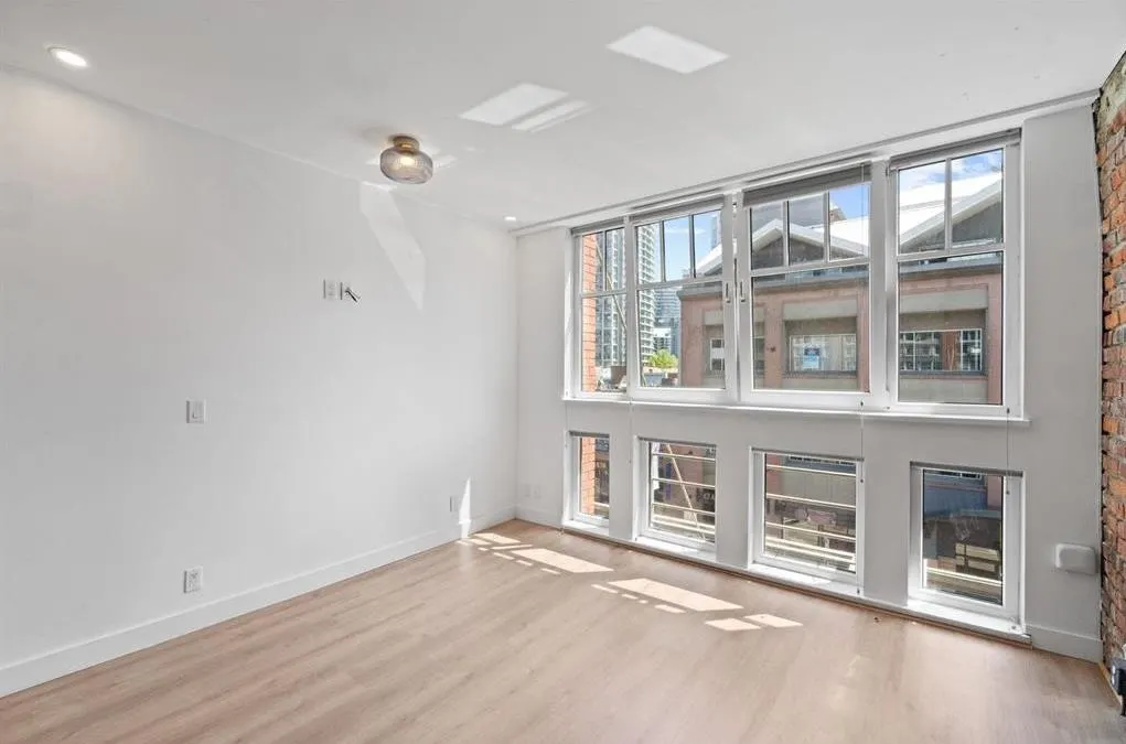 308 1072 Hamilton Street