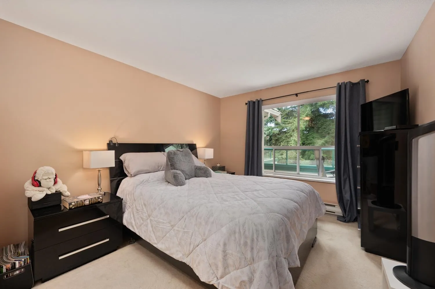 407 33280 E Bourquin Crescent