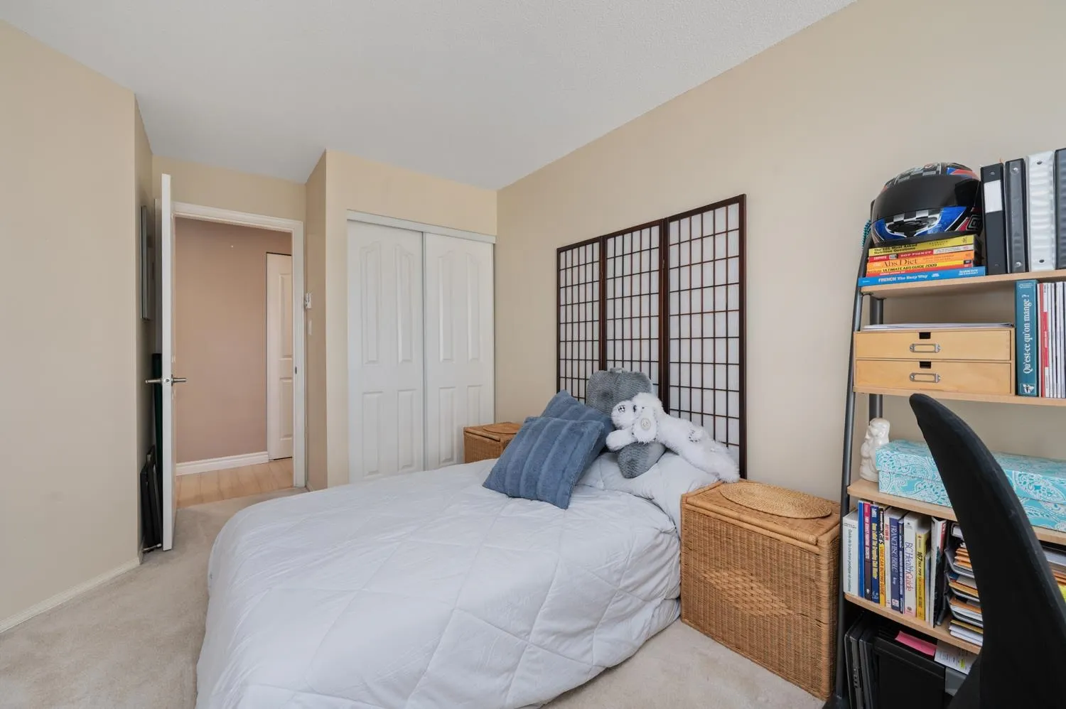 407 33280 E Bourquin Crescent