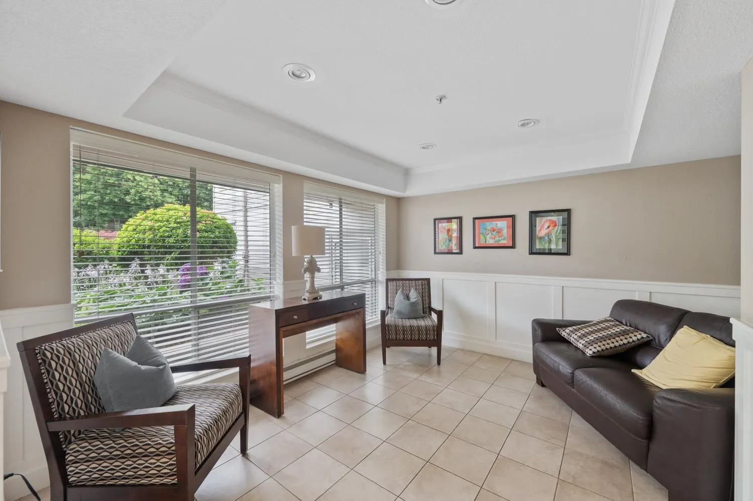 407 33280 E Bourquin Crescent