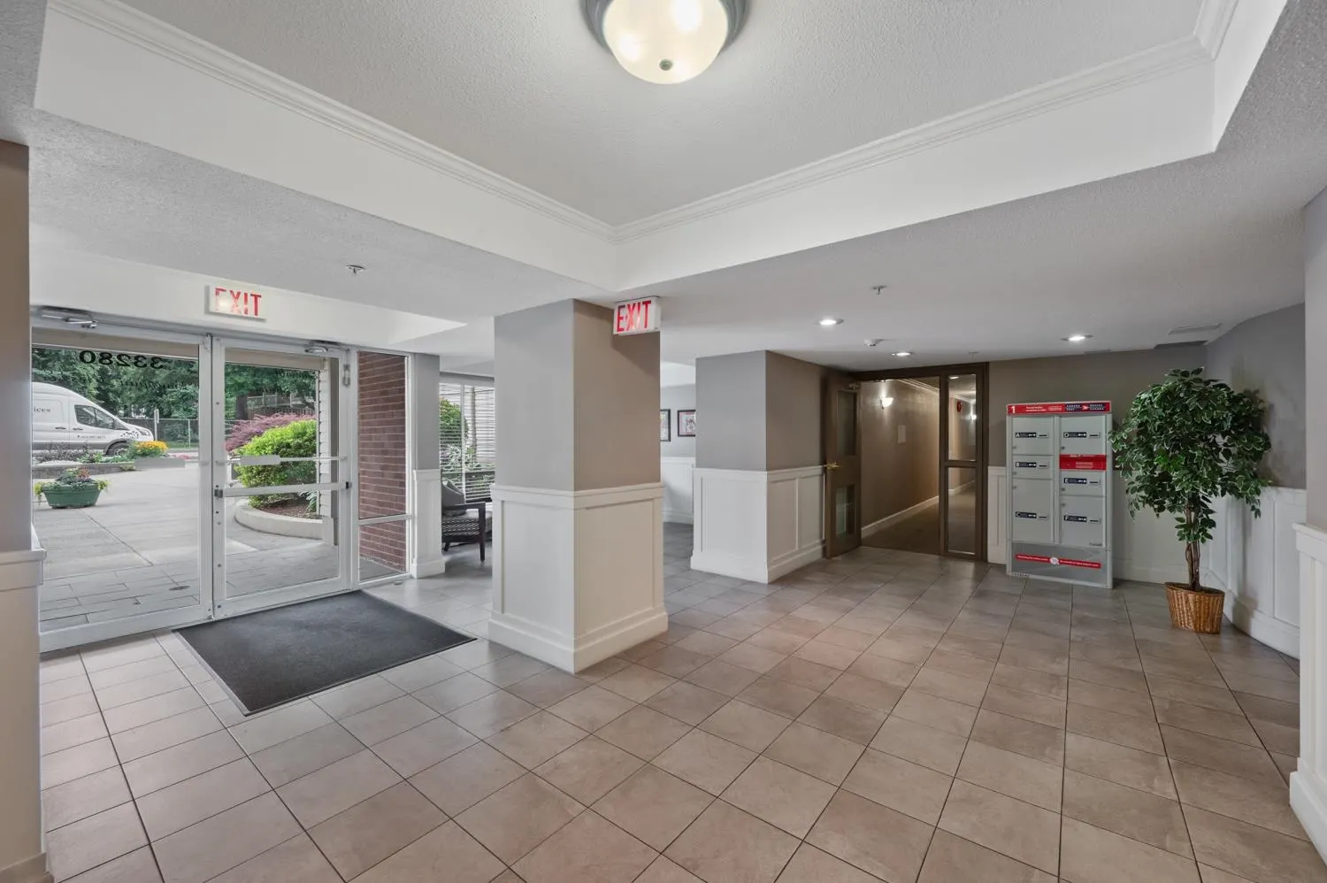 407 33280 E Bourquin Crescent