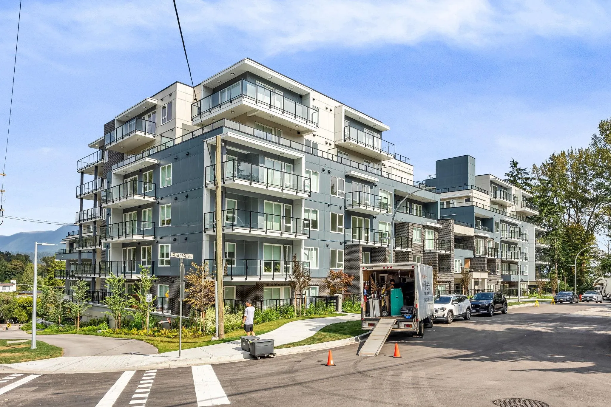 306 2002 St George Street