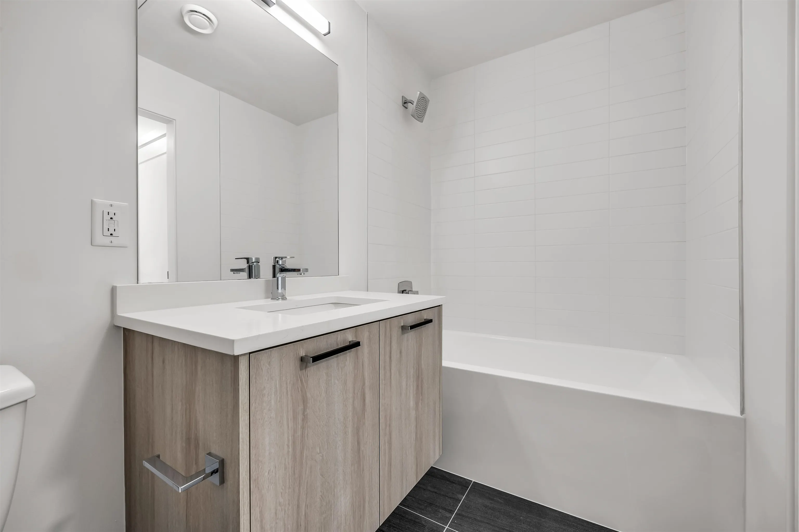 306 2002 St George Street