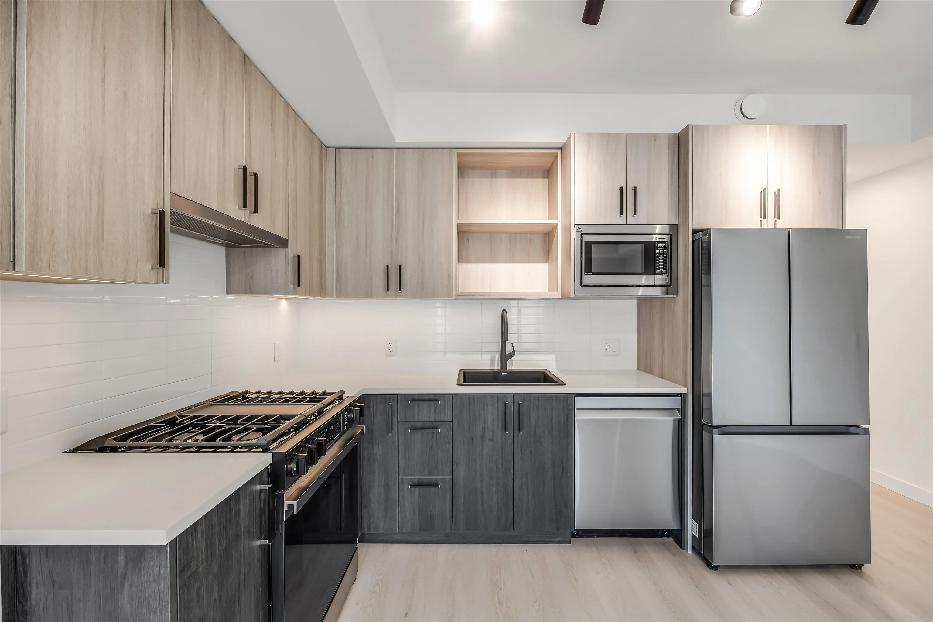 306 2002 St George Street