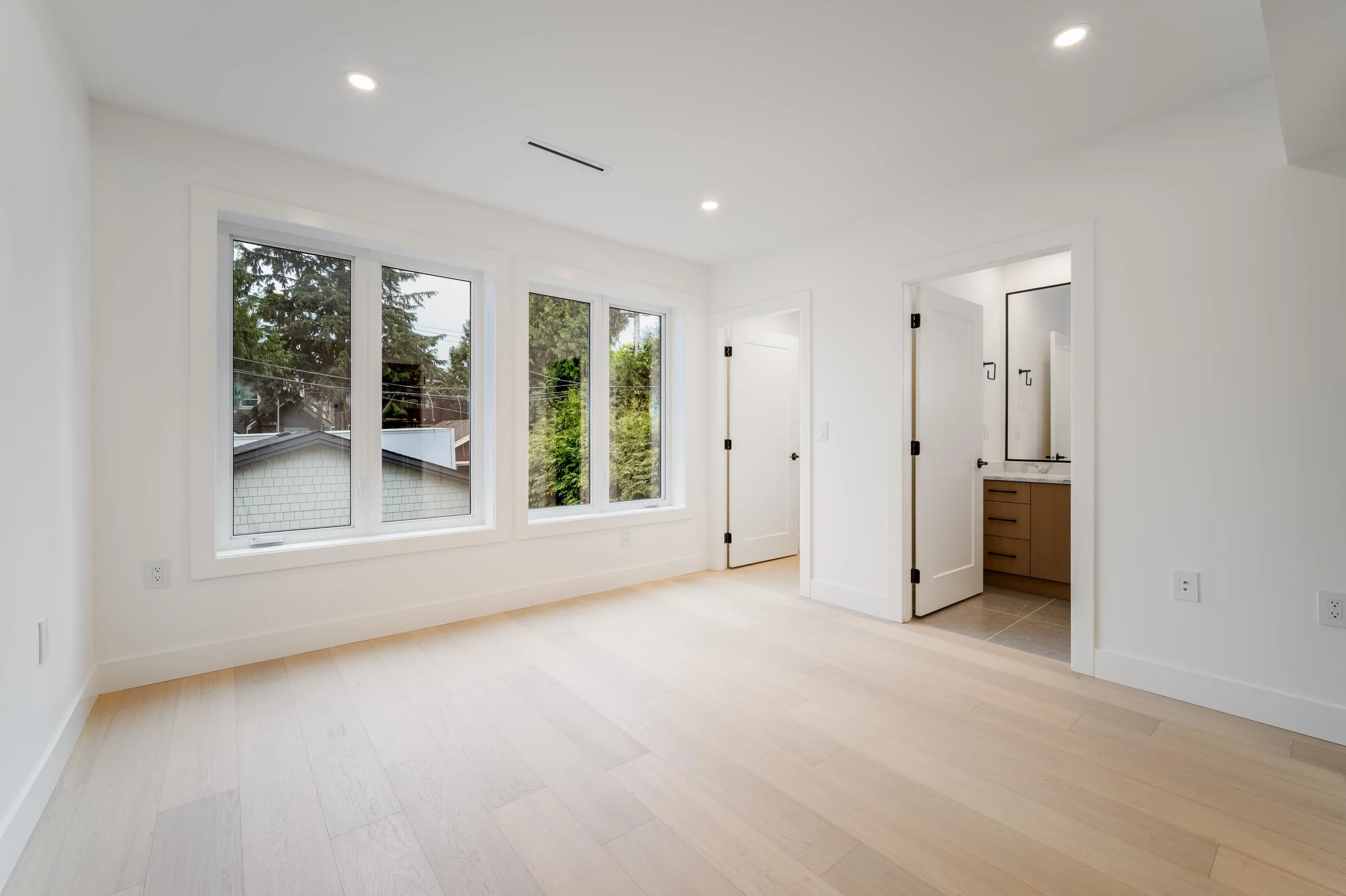 968 W 17th Avenue