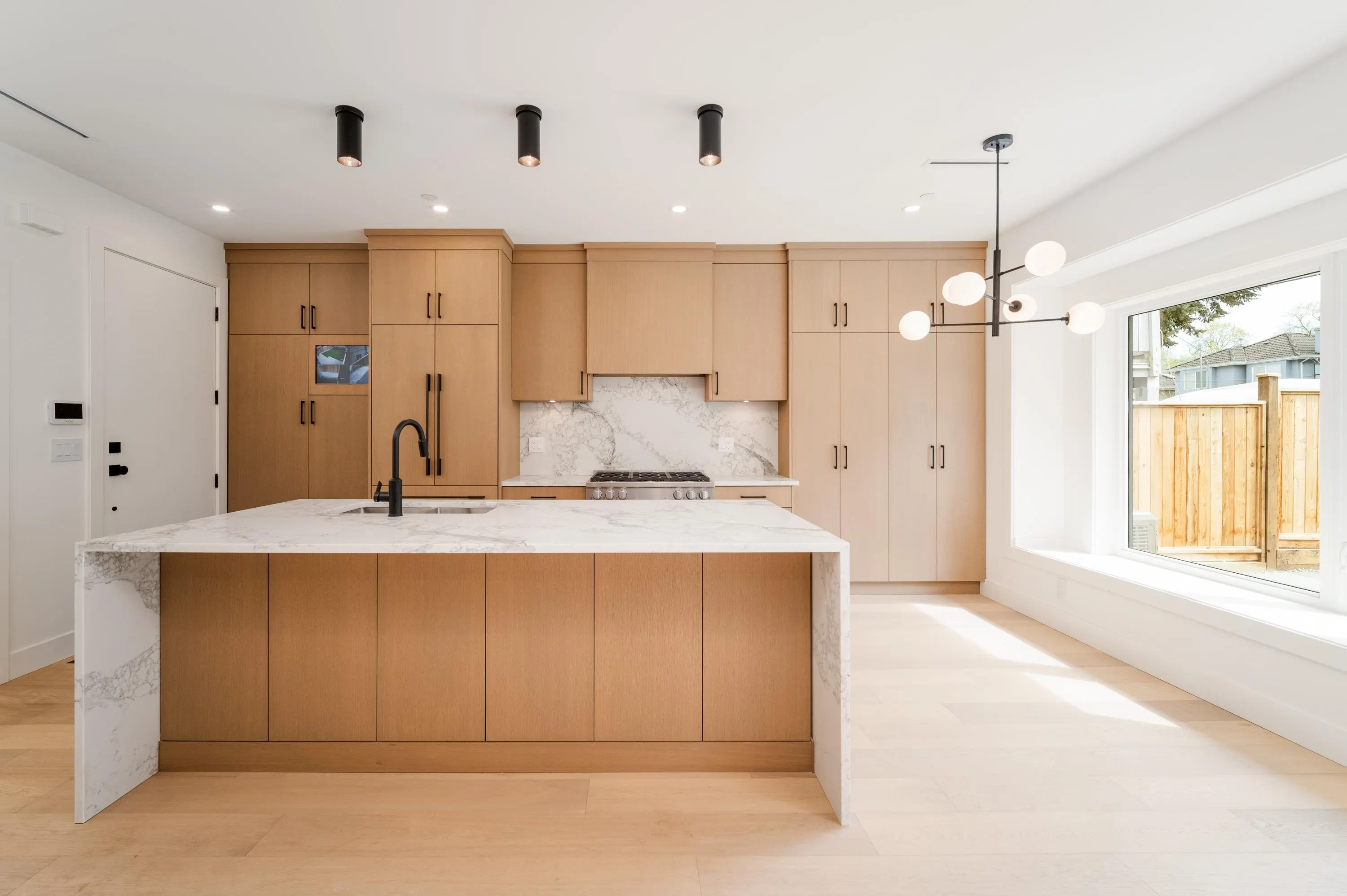 968 W 17th Avenue