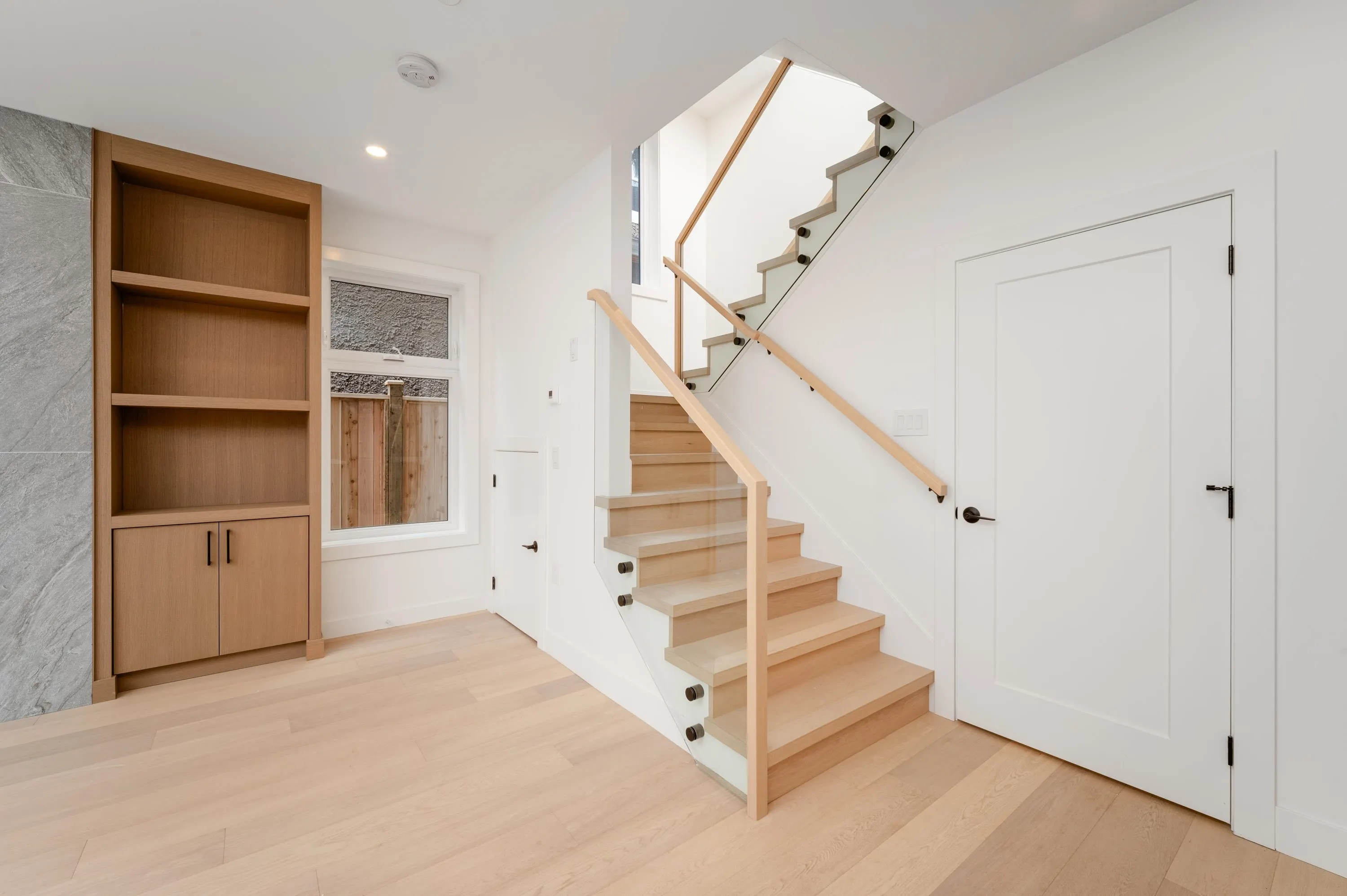 968 W 17th Avenue