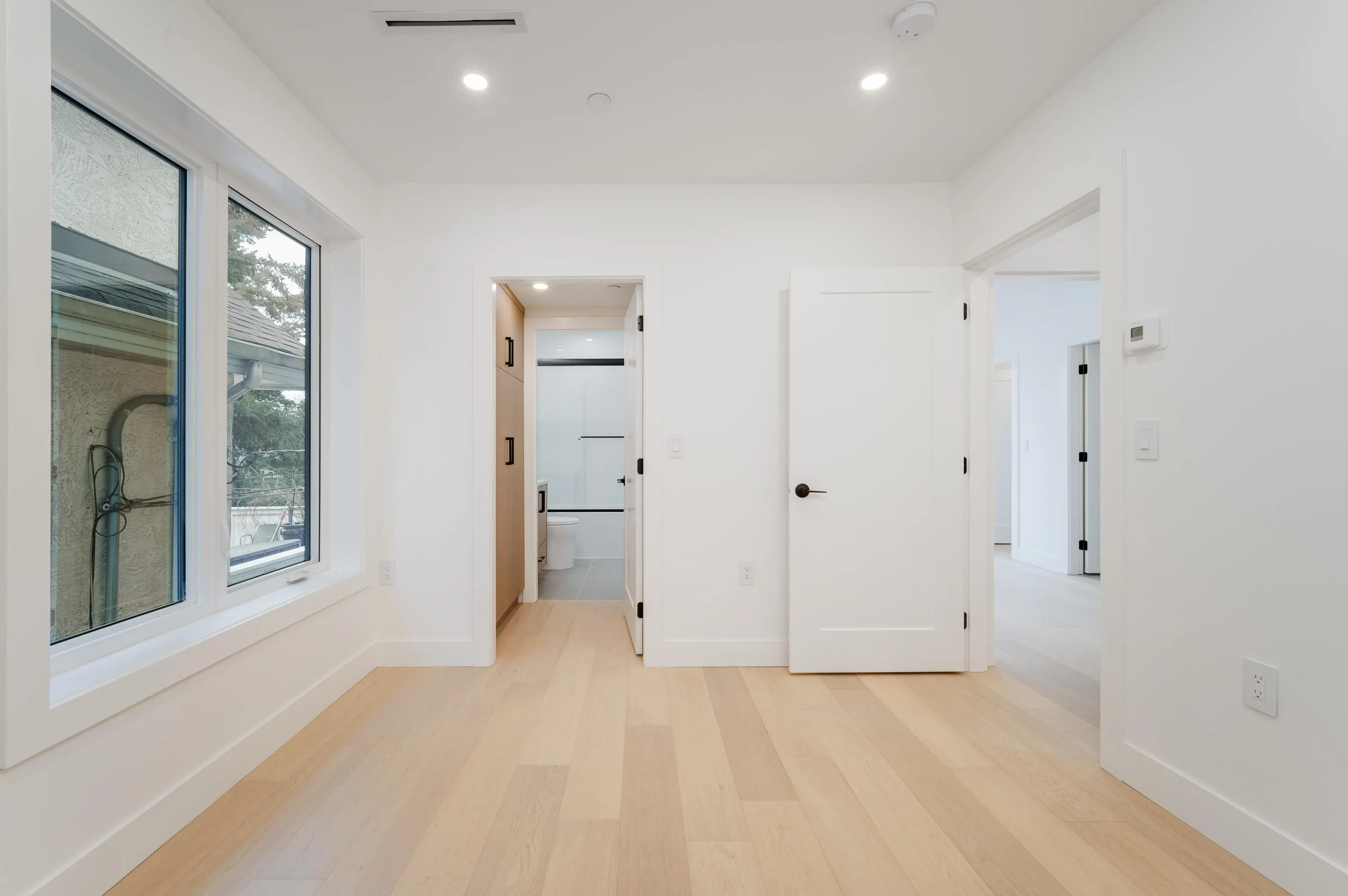 968 W 17th Avenue