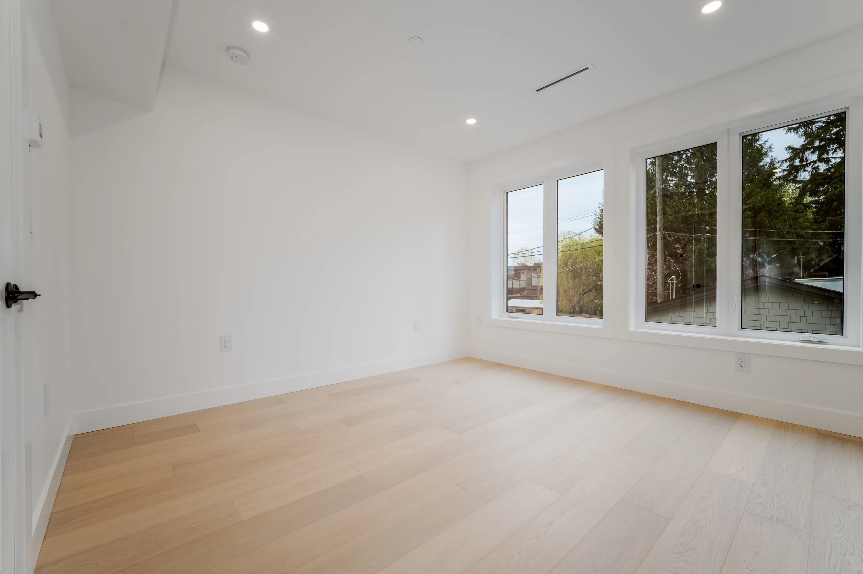 968 W 17th Avenue