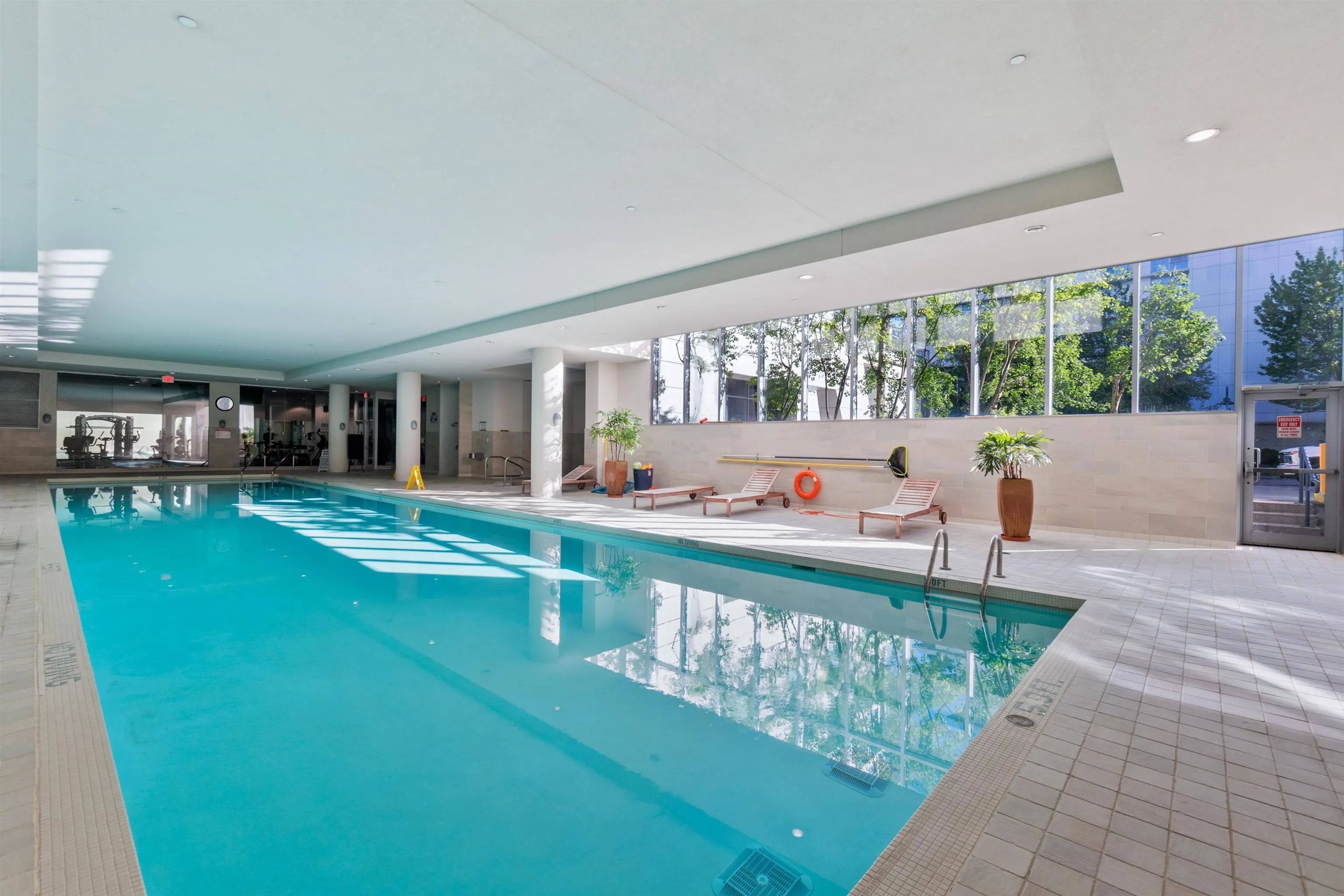 907 633 Kinghorne Mews