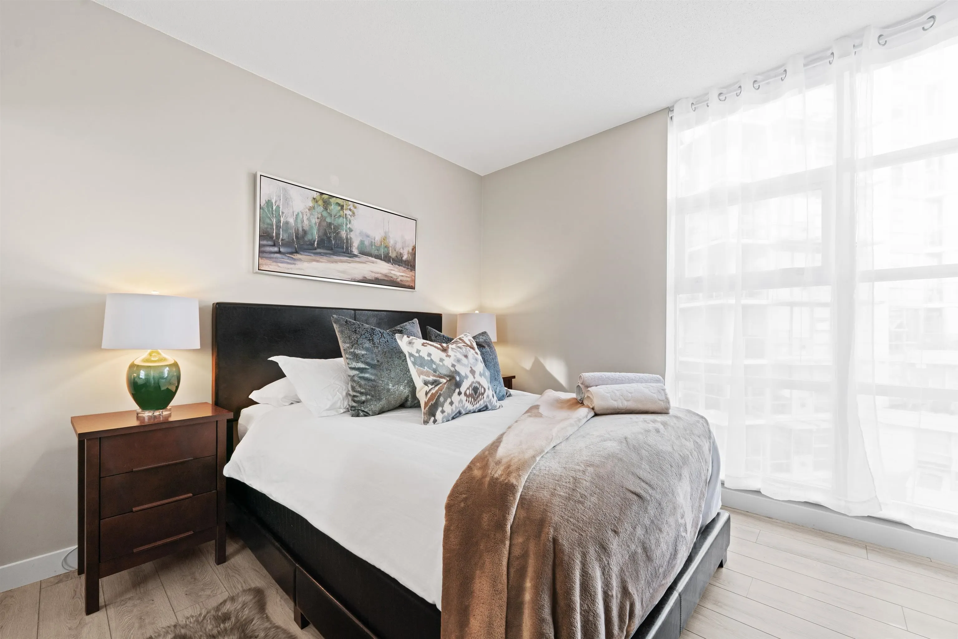 907 633 Kinghorne Mews
