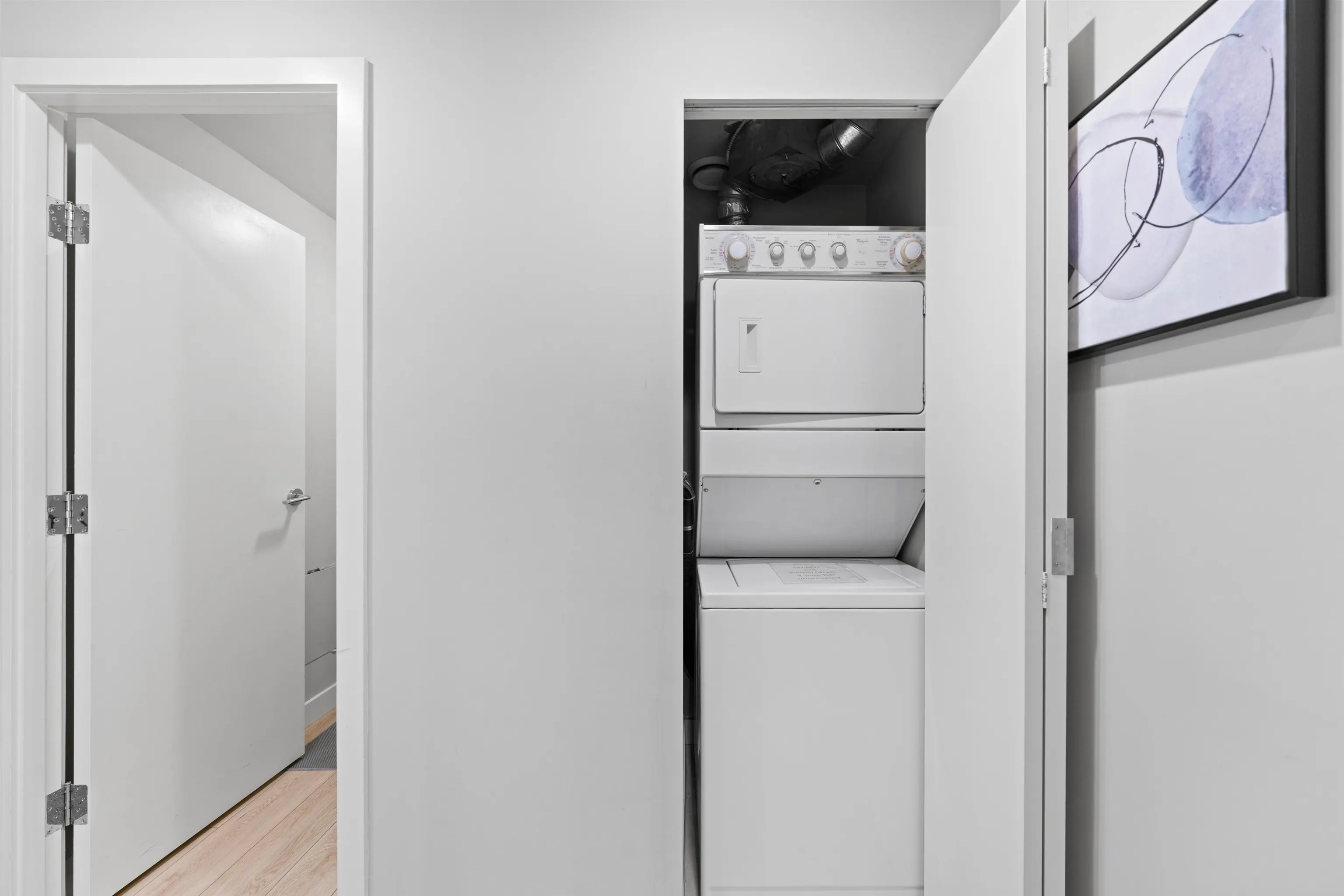 907 633 Kinghorne Mews