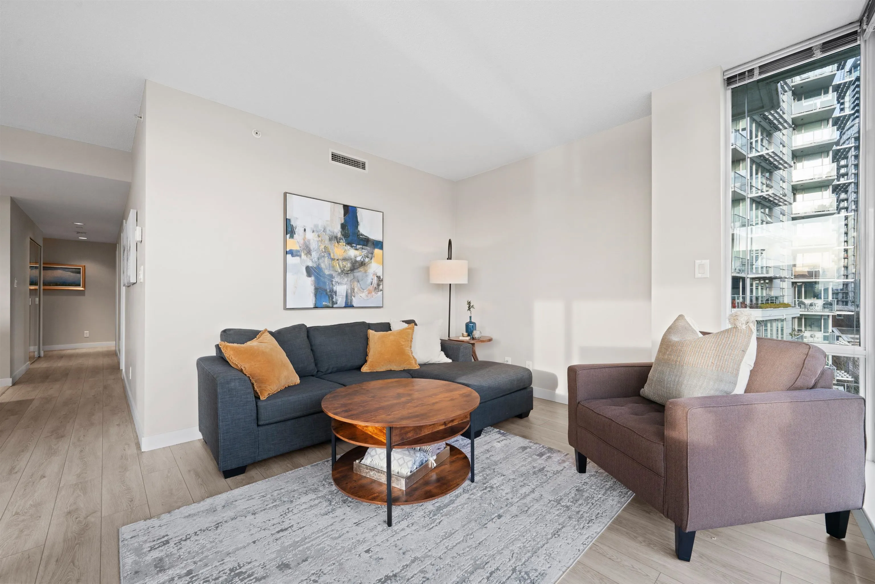 907 633 Kinghorne Mews