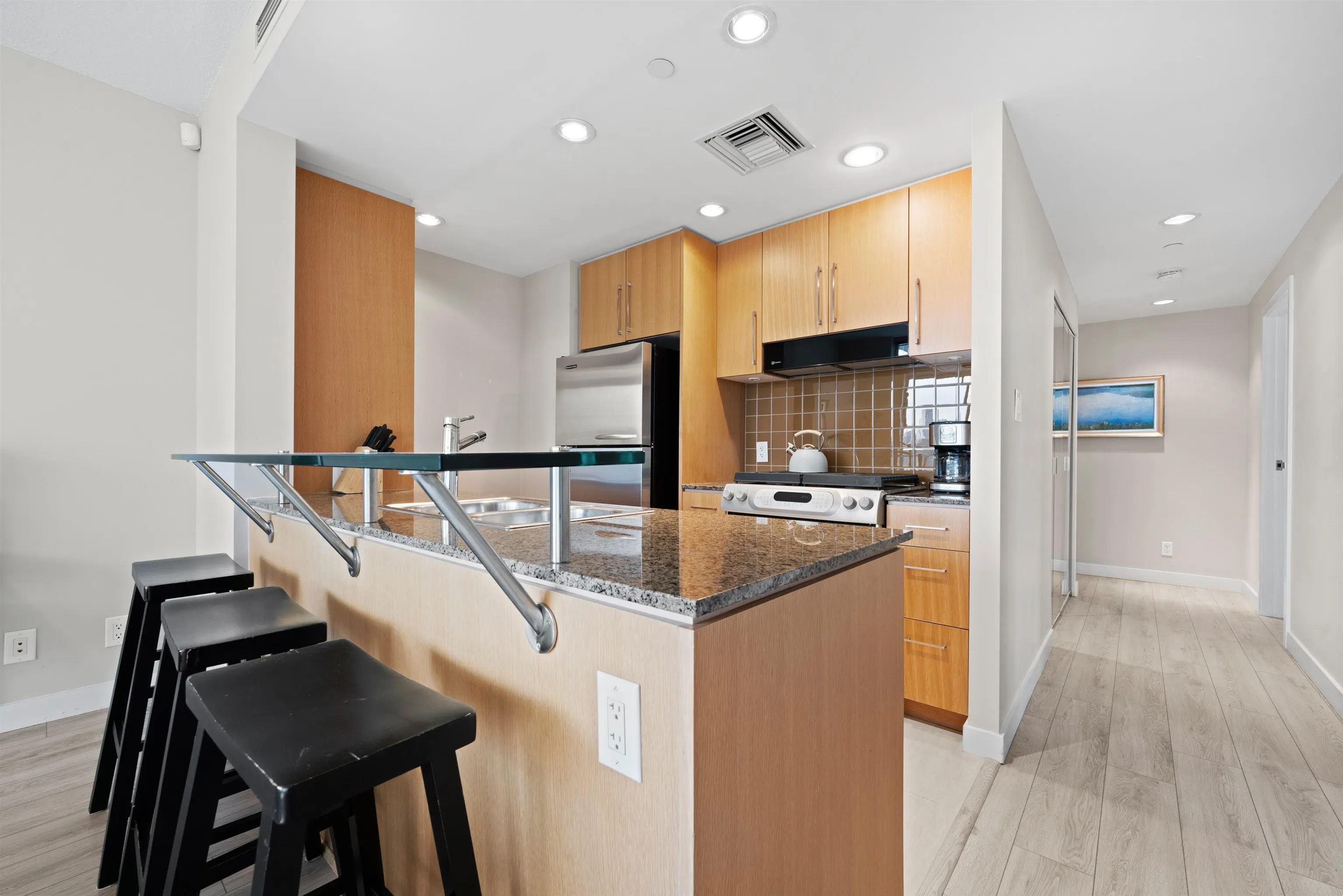 907 633 Kinghorne Mews