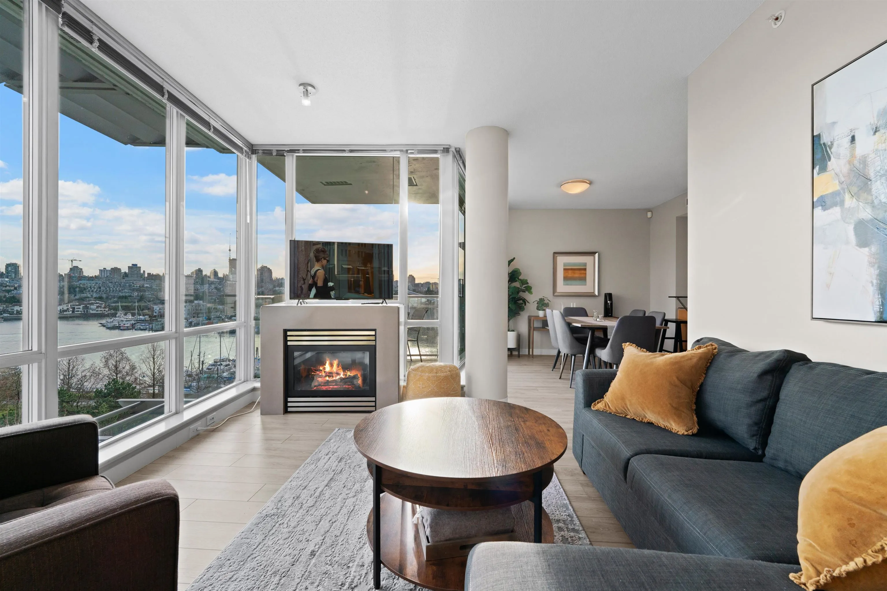 907 633 Kinghorne Mews