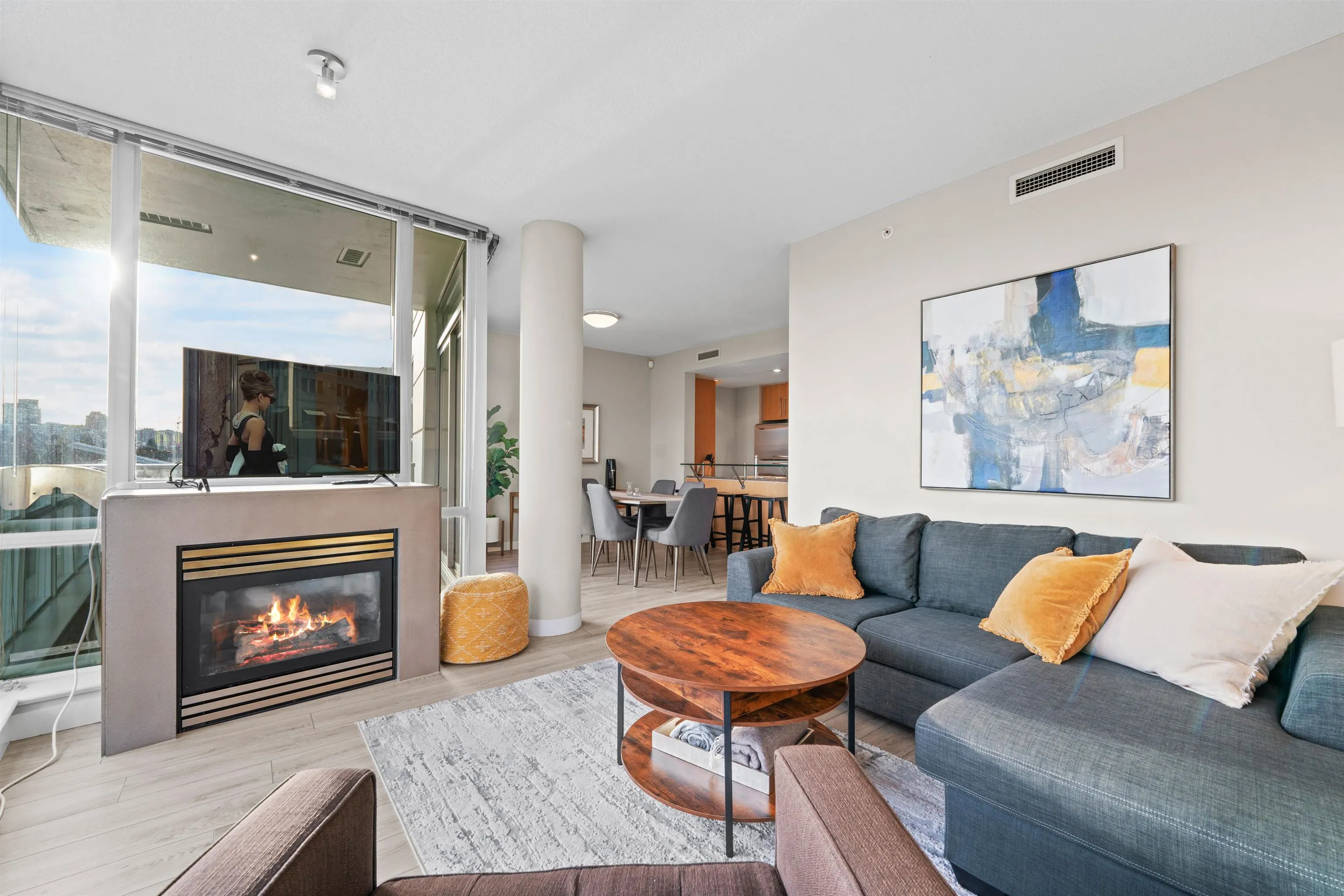 907 633 Kinghorne Mews